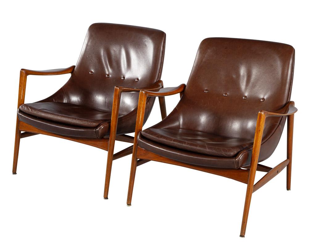 Pair of Mid-Century Modern Danish Leather Arm Chairs For Sale 3