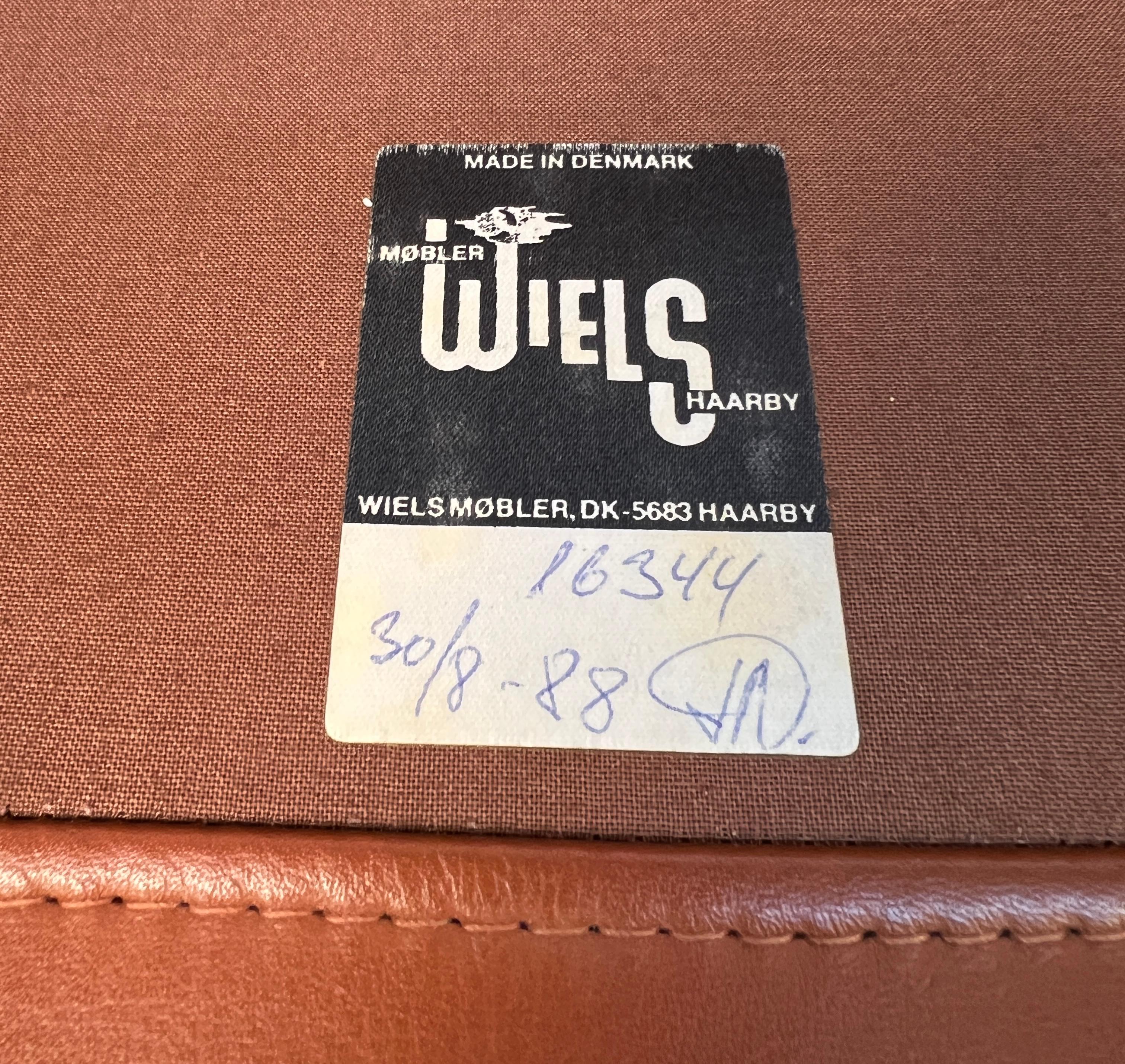 Coppia di sedie in pelle danese della metà del secolo scorso di Wiels Møbler in vendita 6