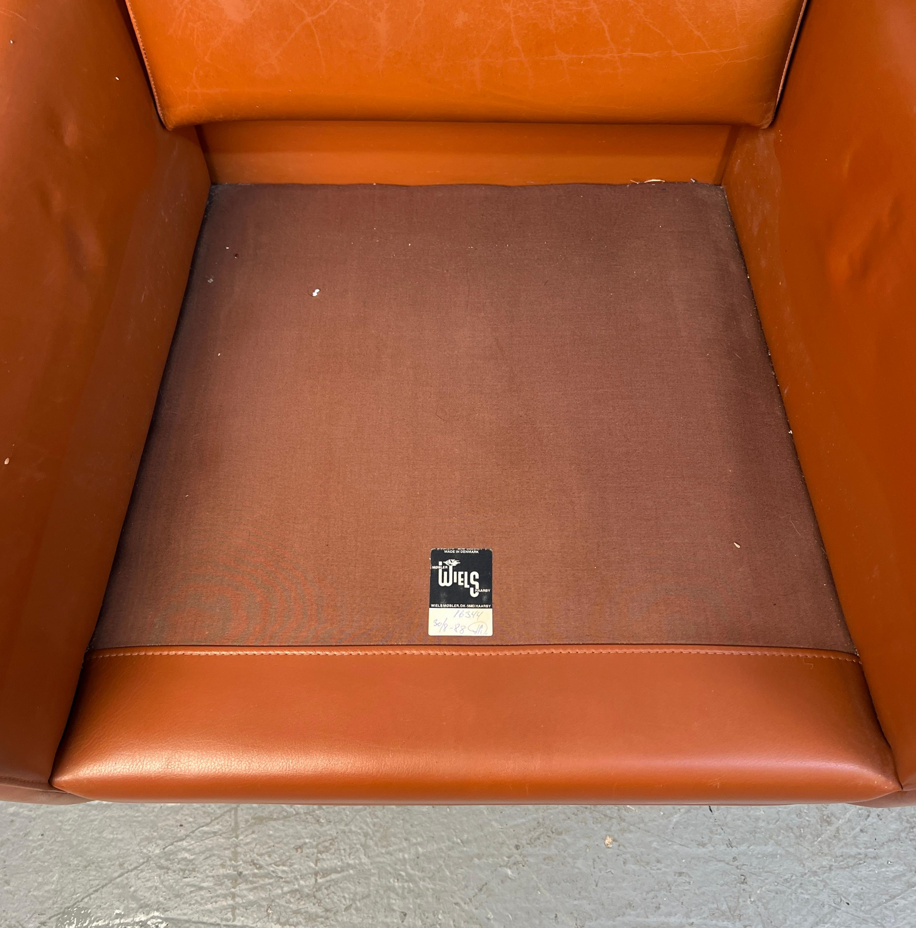 Coppia di sedie in pelle danese della metà del secolo scorso di Wiels Møbler in vendita 7