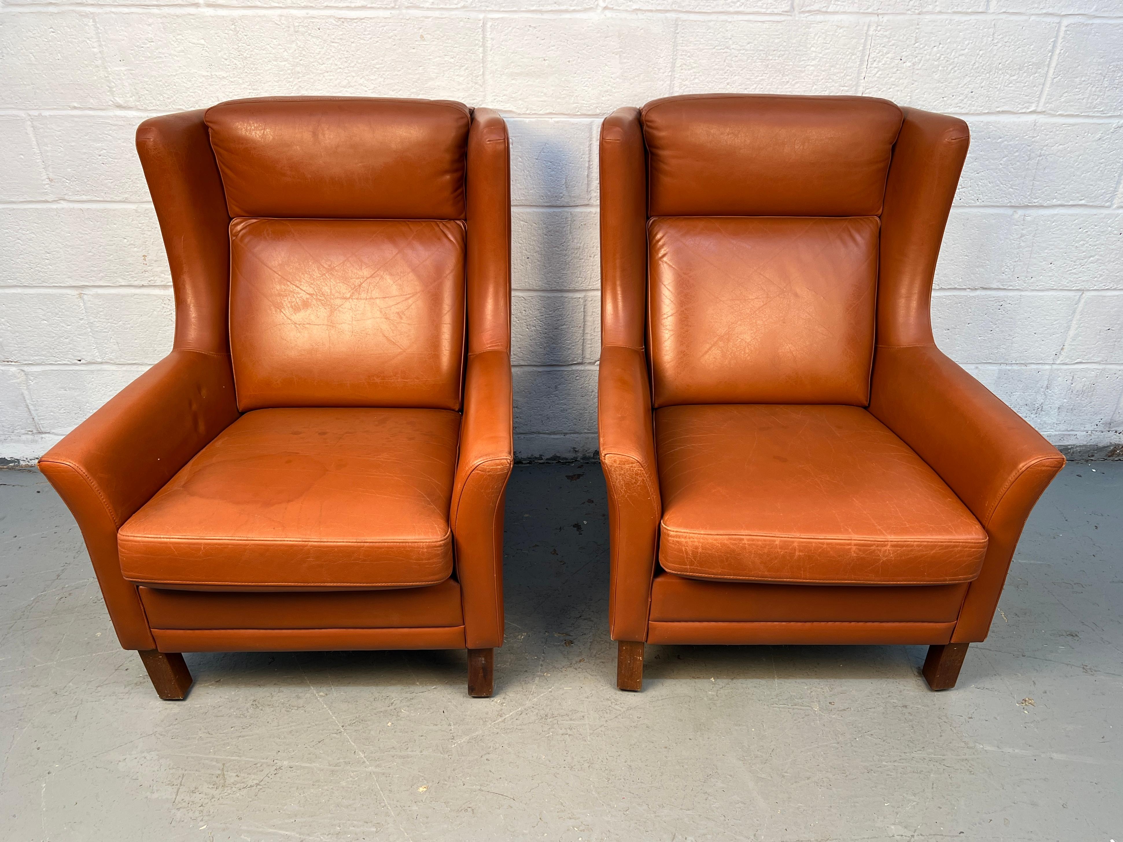 Mid-Century moderno Coppia di sedie in pelle danese della metà del secolo scorso di Wiels Møbler in vendita