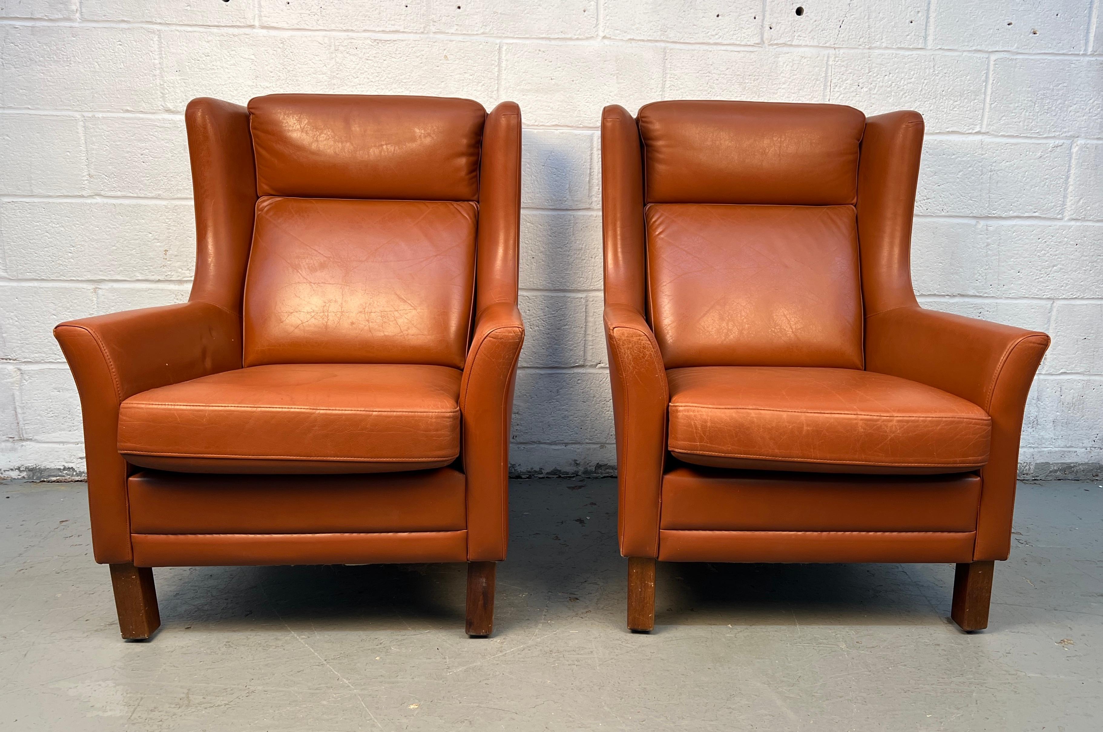 Danese Coppia di sedie in pelle danese della metà del secolo scorso di Wiels Møbler in vendita