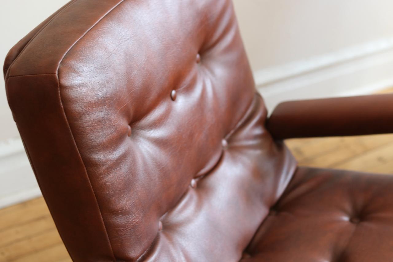 20th Century Pair of Mid-Century Modern Danish Leather Lounge Chairs