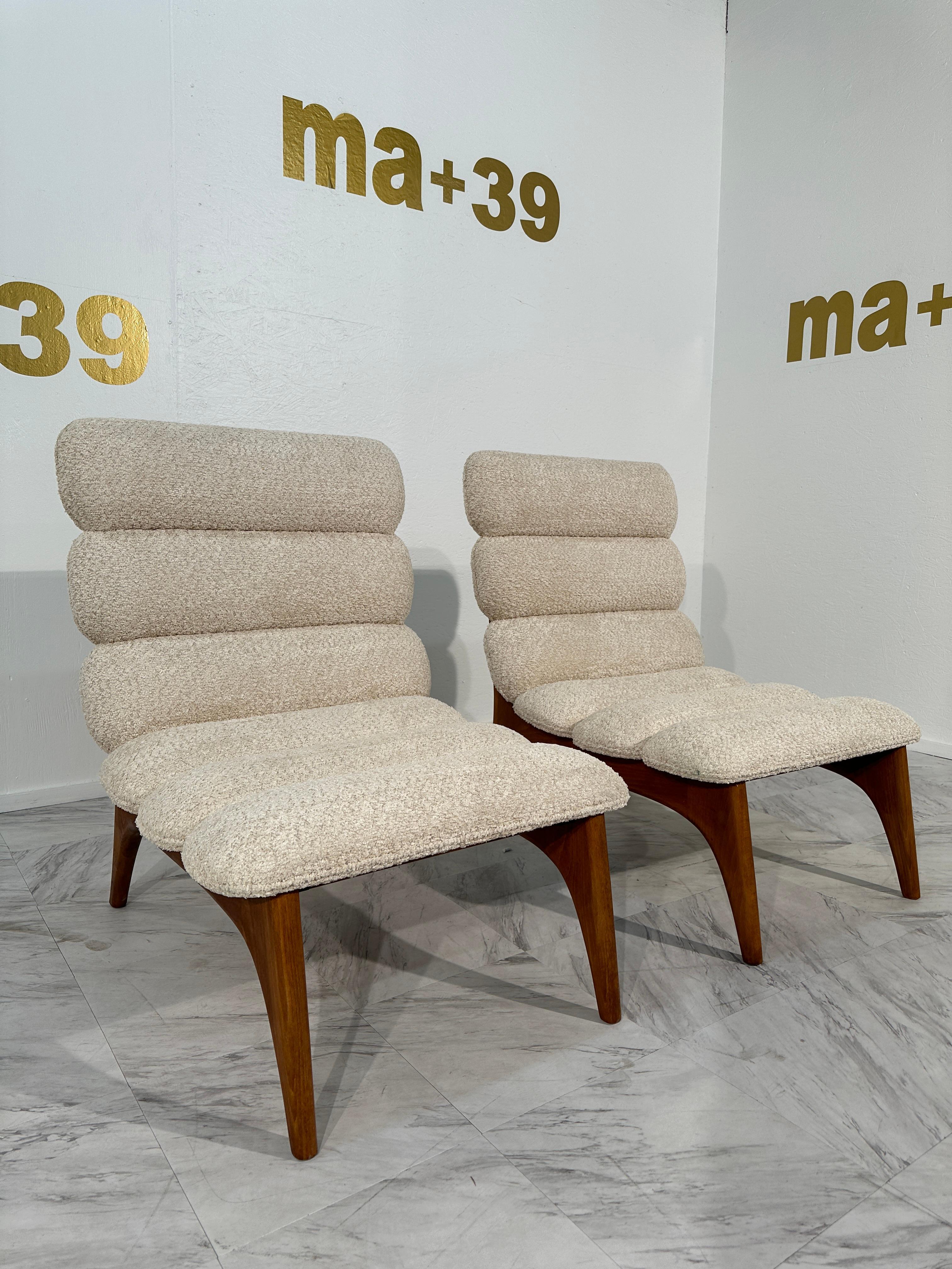 Pair of Mid-Century Modern Danish Lounge Chairs in Boucle Fabric 1980s For Sale 2