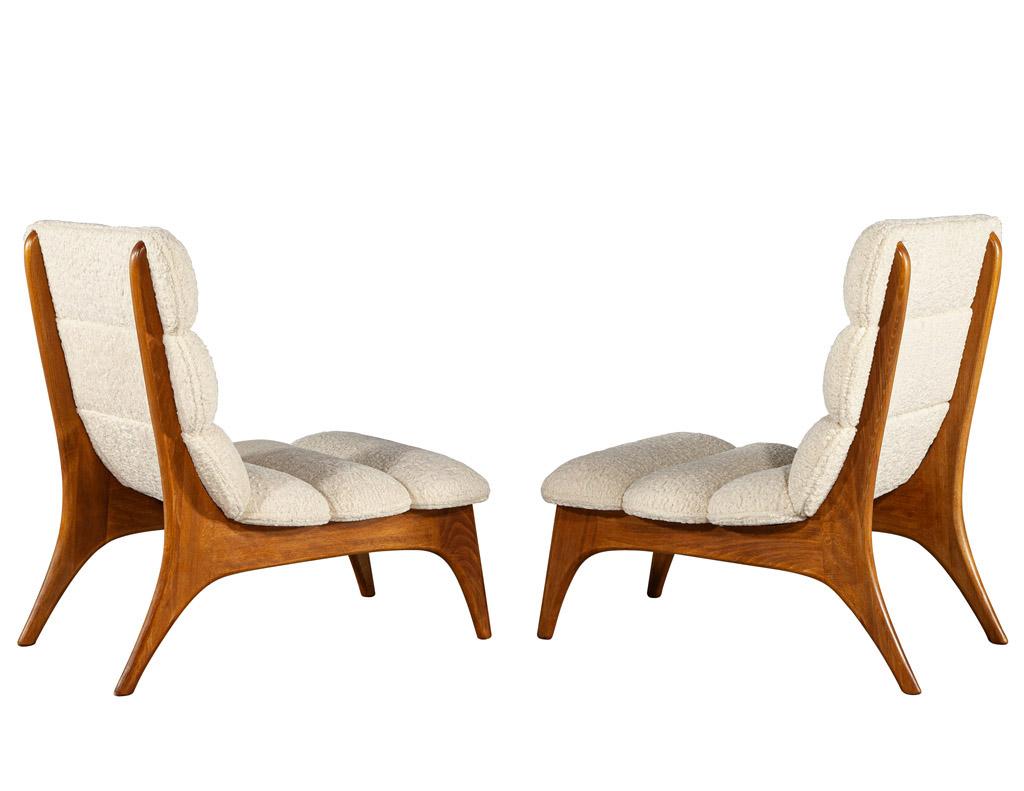 Late 20th Century Pair of Mid-Century Modern Danish Lounge Chairs in Boucle Fabric For Sale