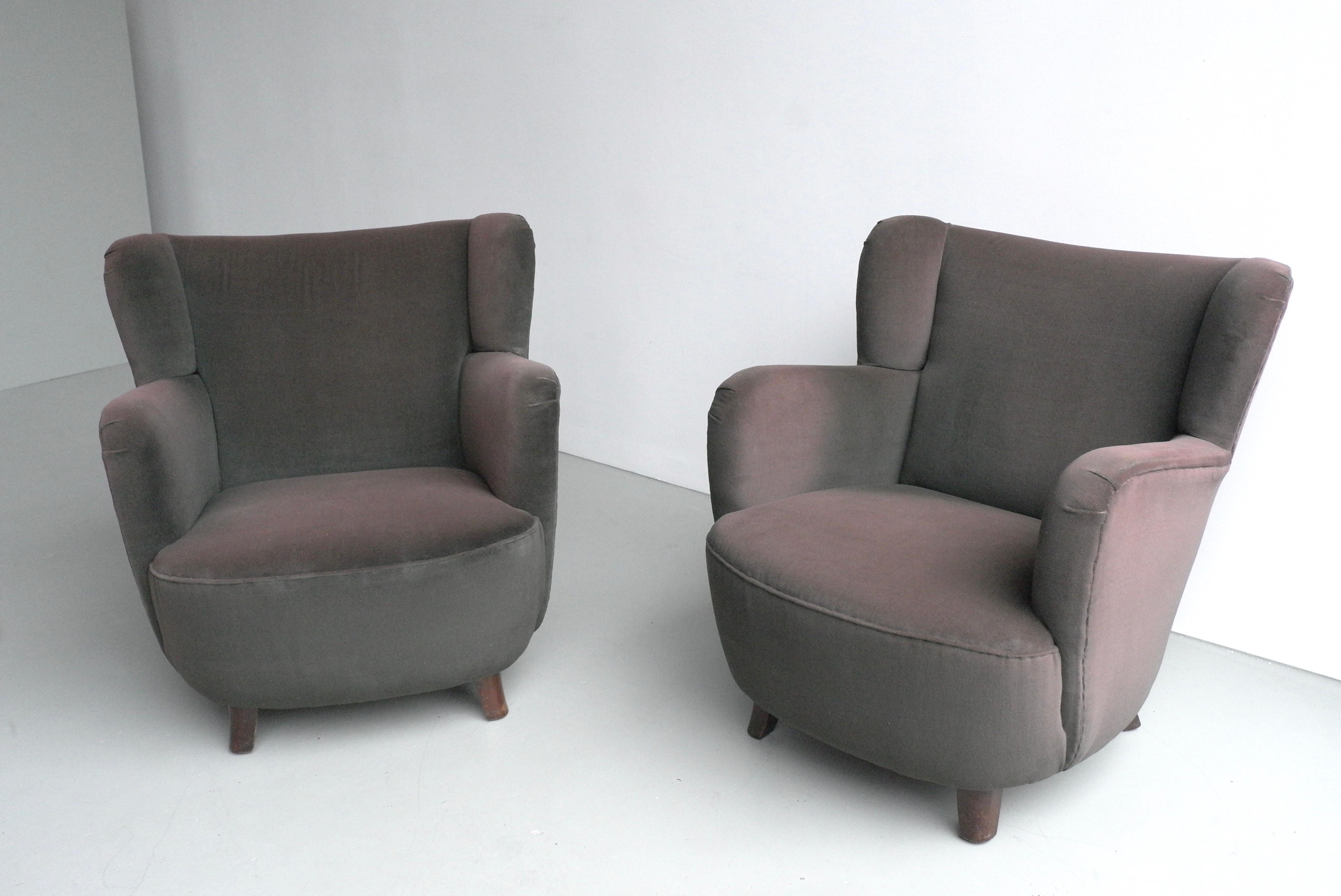 Mid-20th Century Pair of Mid-Century Modern Danish Lounge Chairs in Brown Eggplant Glow Velvet For Sale