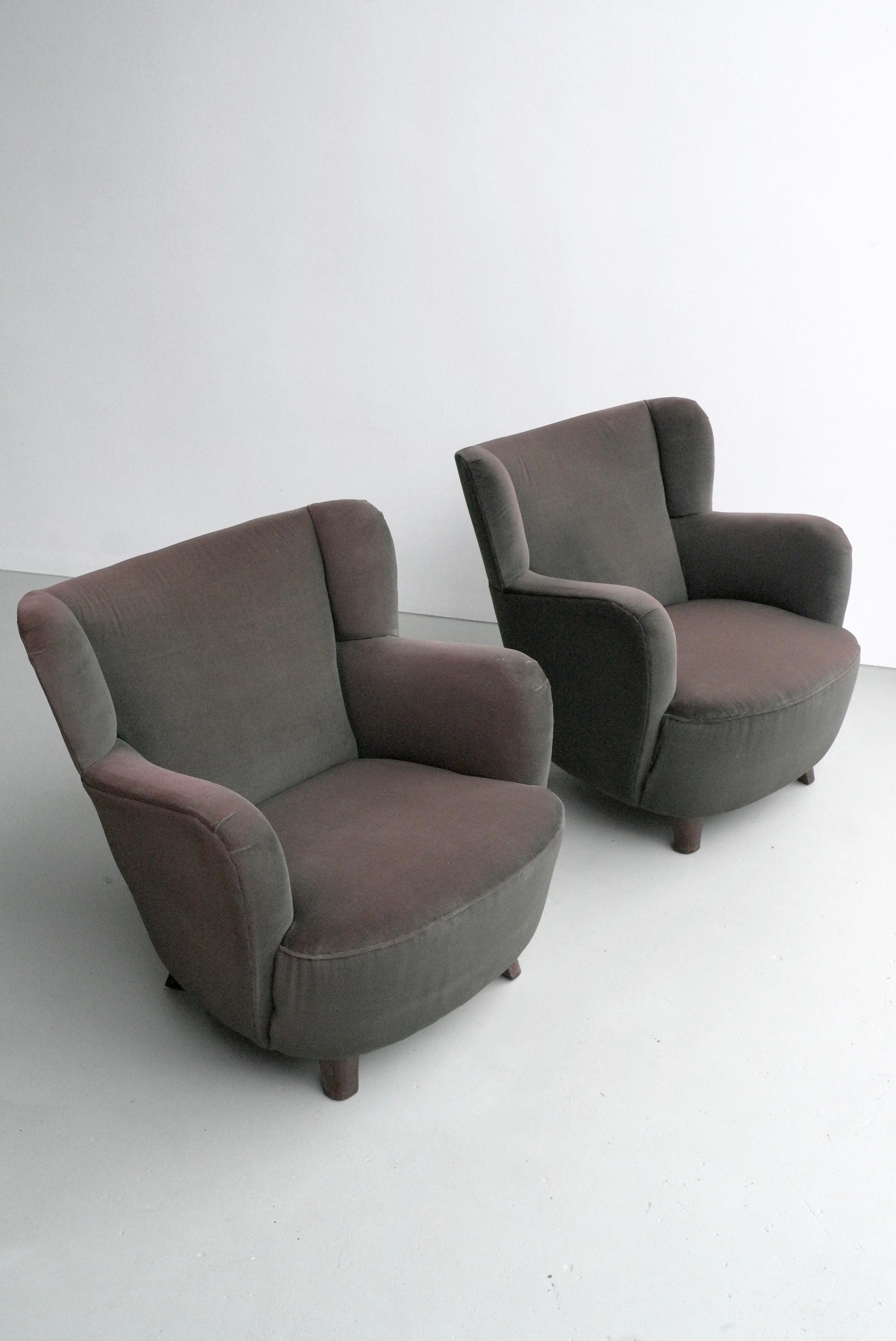 Pair of Mid-Century Modern Danish Lounge Chairs in Brown Eggplant Glow Velvet For Sale 1