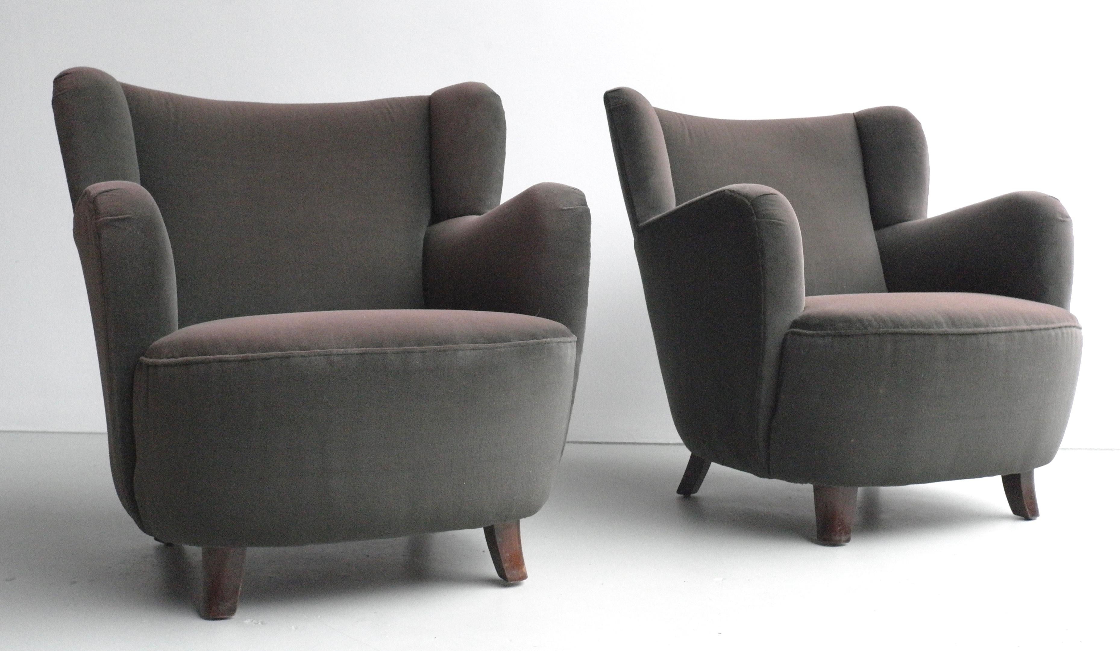 Pair of Mid-Century Modern Danish Lounge Chairs in Brown Eggplant Glow Velvet For Sale 2