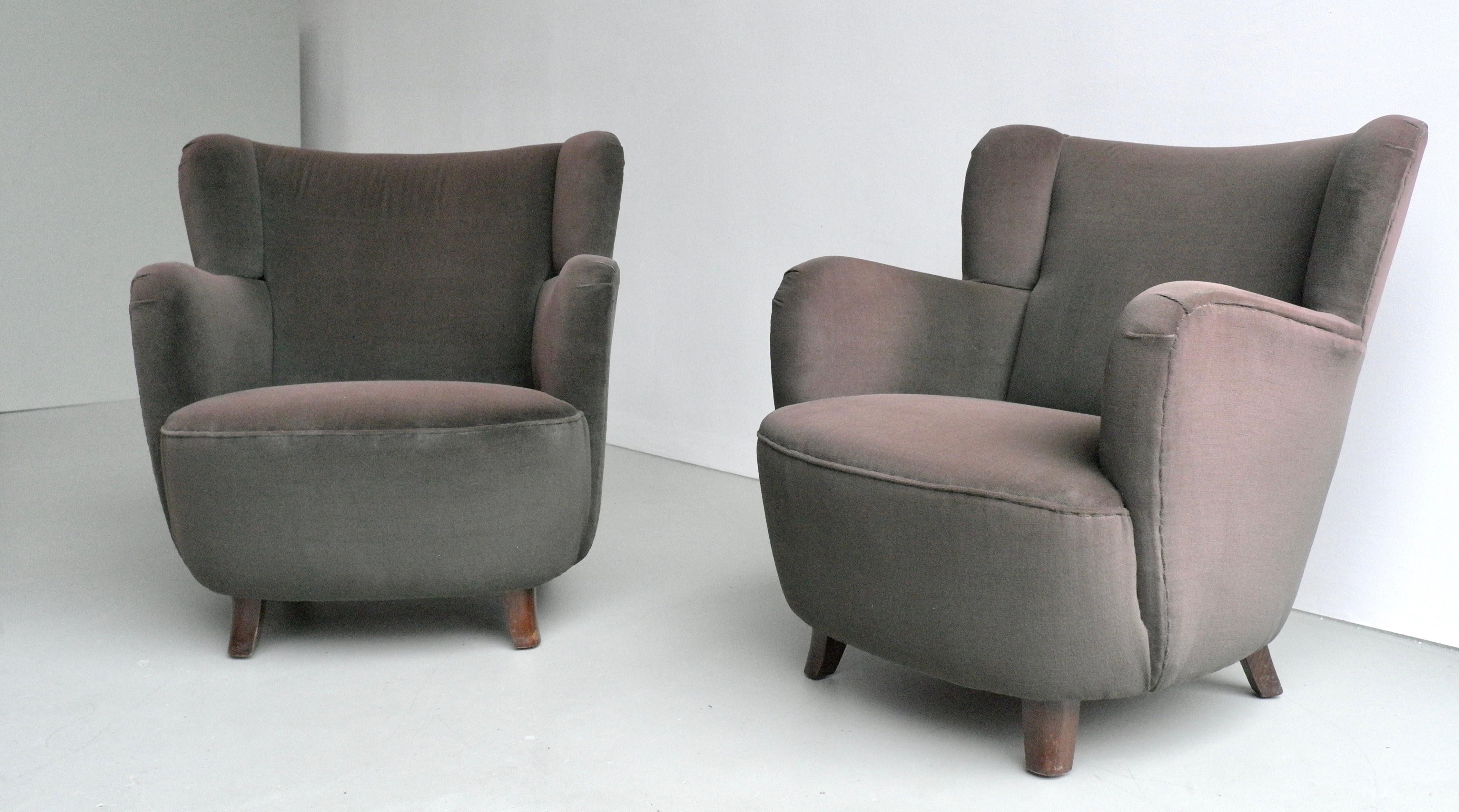 Pair of Mid-Century Modern Danish Lounge Chairs in Brown Eggplant Glow Velvet For Sale 5