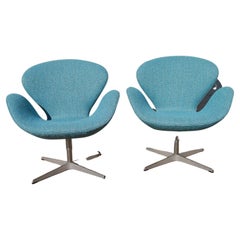 Paire de chaises Swan de style moderne danois du milieu du siècle Arne Jacobsen