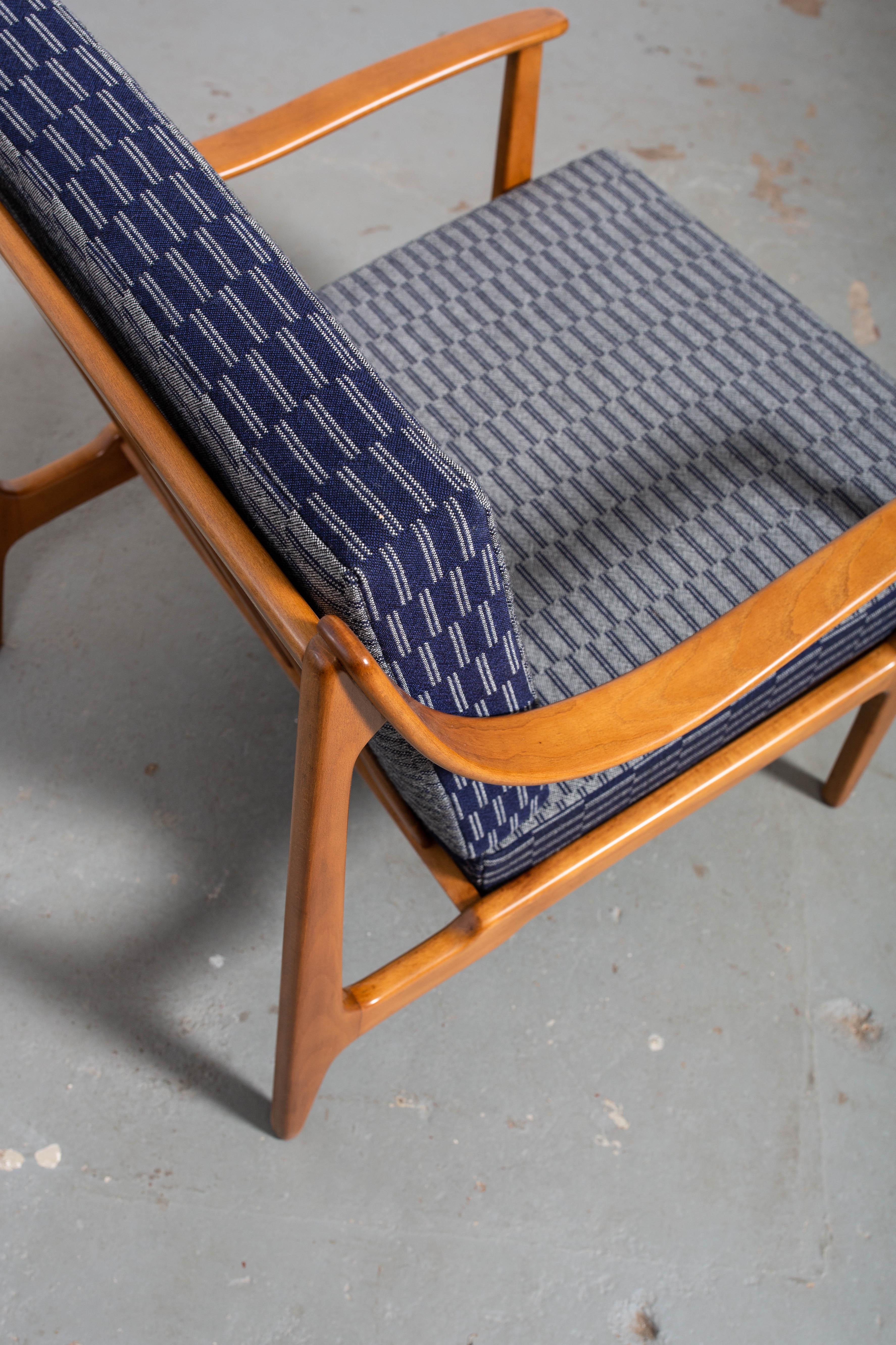 Pair of Mid-Century Modern Danish Lounge Chairs 5
