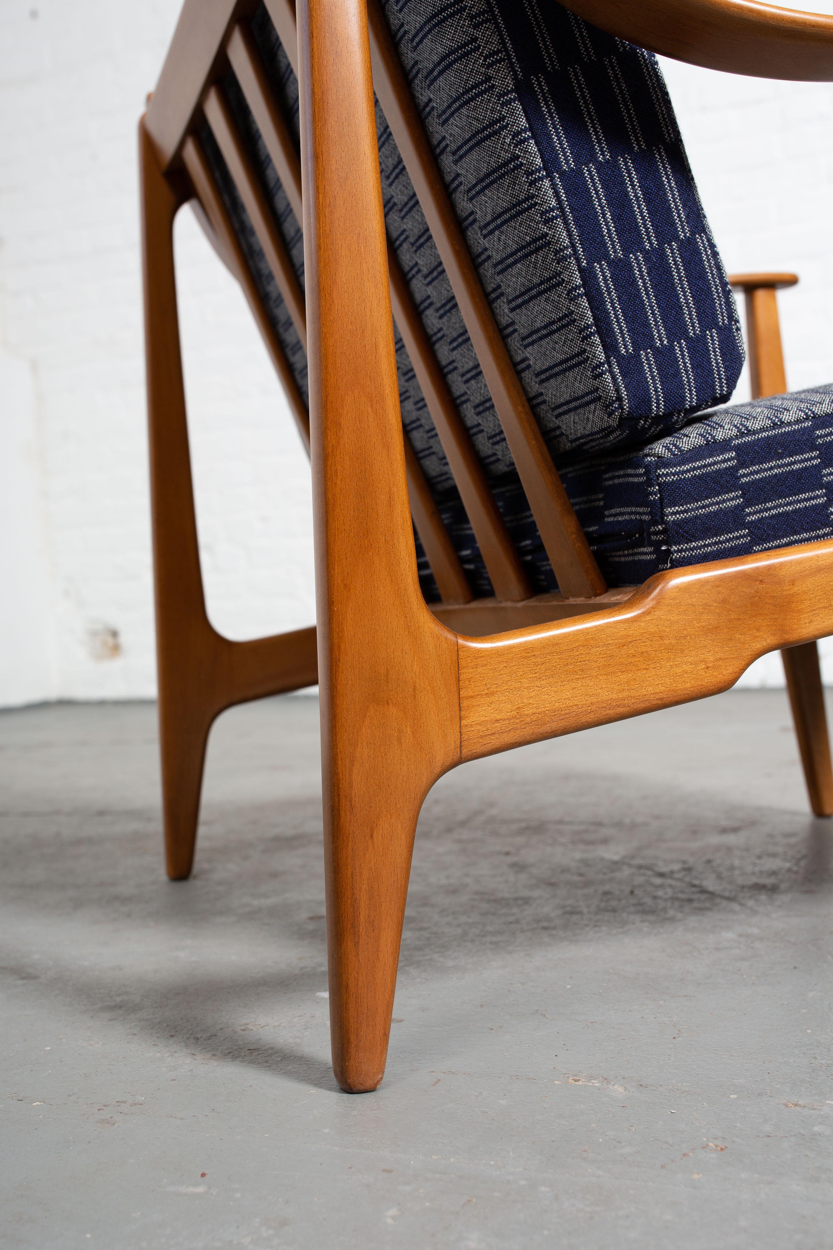 Pair of Mid-Century Modern Danish Lounge Chairs 8