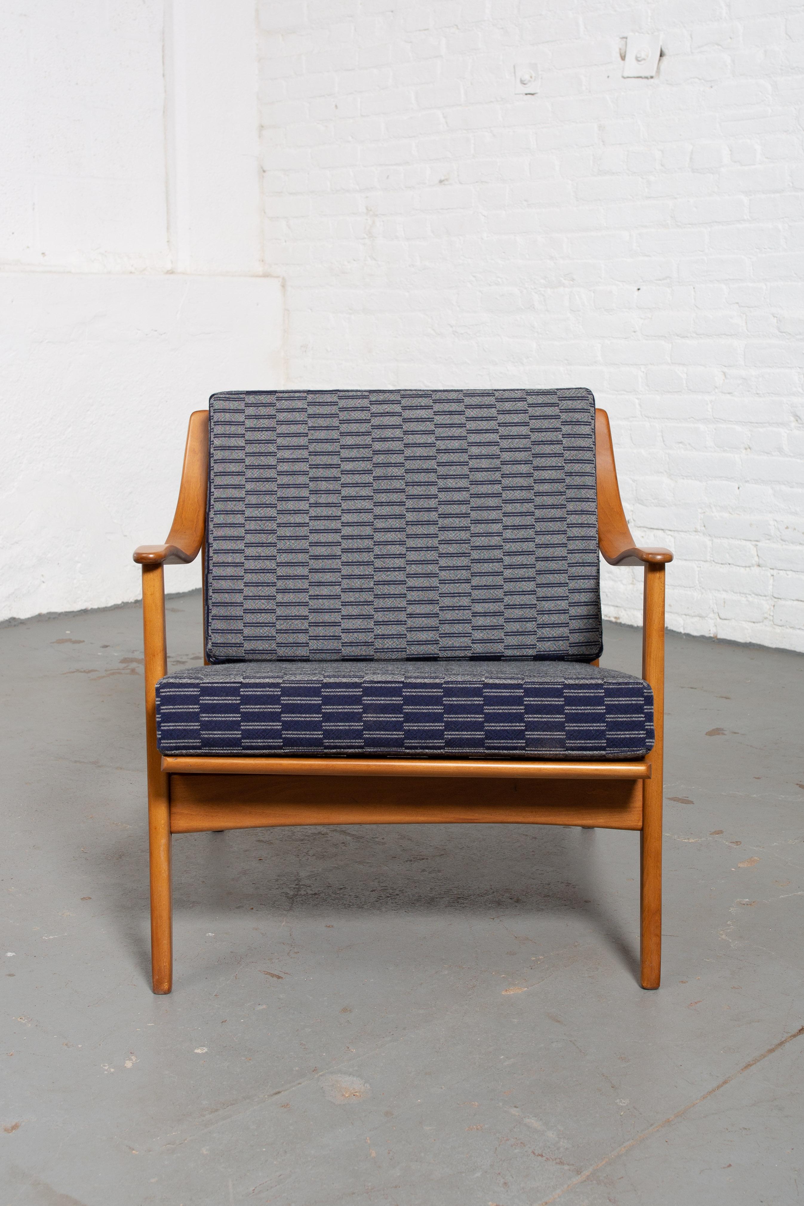 Pair of Mid-Century Modern Danish Lounge Chairs 4