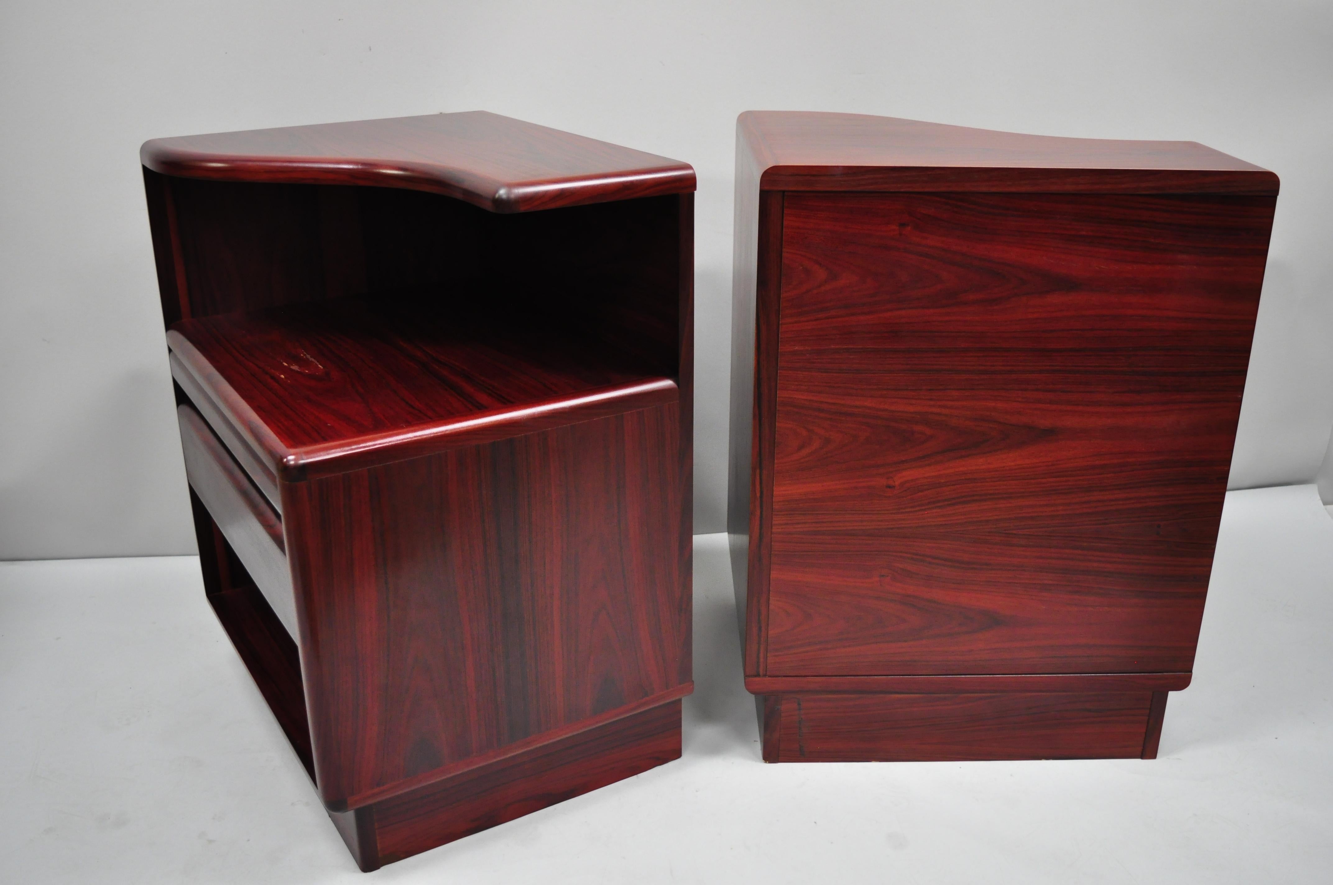Pair of Mid-Century Modern Danish Modern Rosewood Nightstands Tables by Mobican In Good Condition In Philadelphia, PA