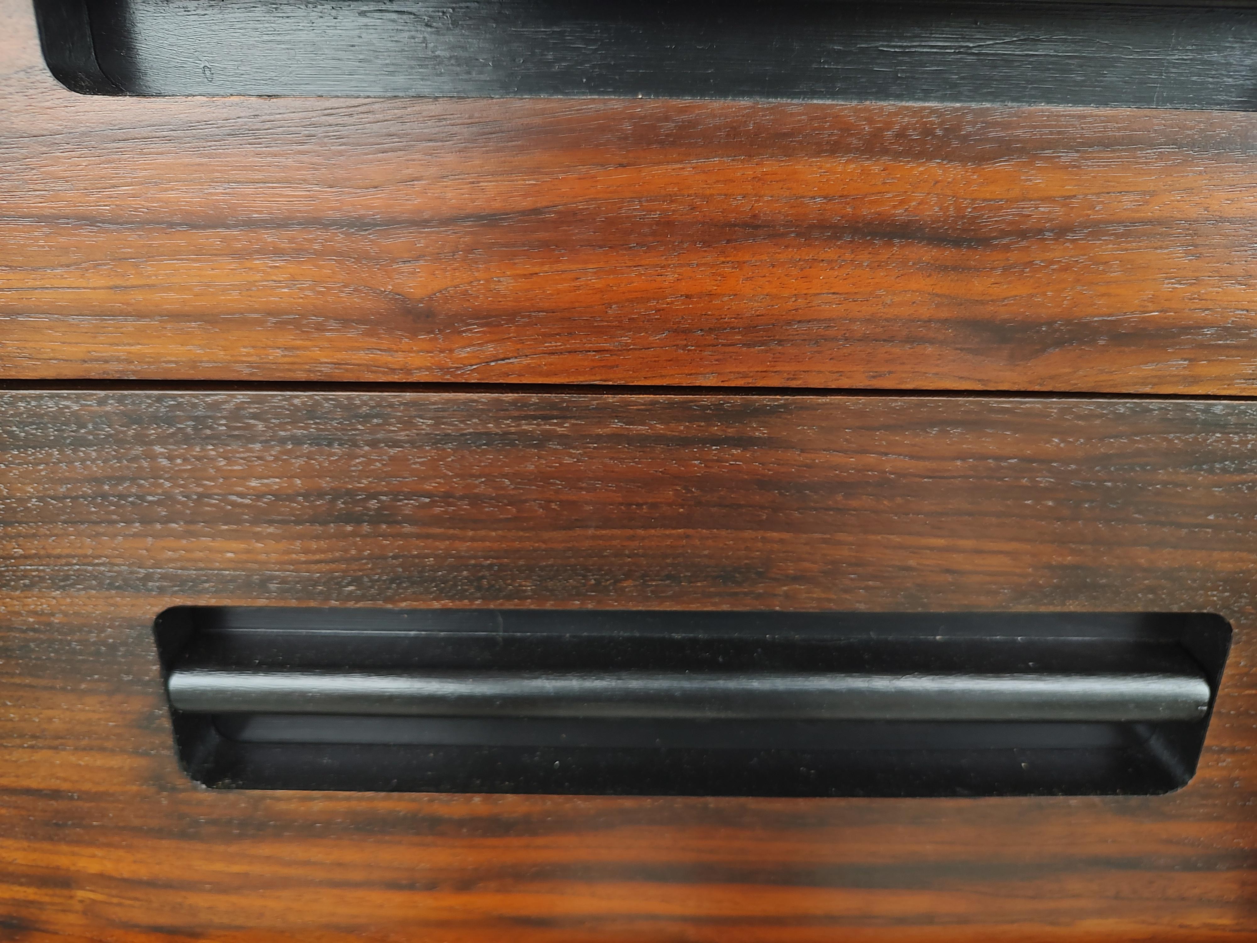 Pair of Mid-Century Modern Danish Rosewood & Black Lacquer Nightstands C1970 For Sale 2