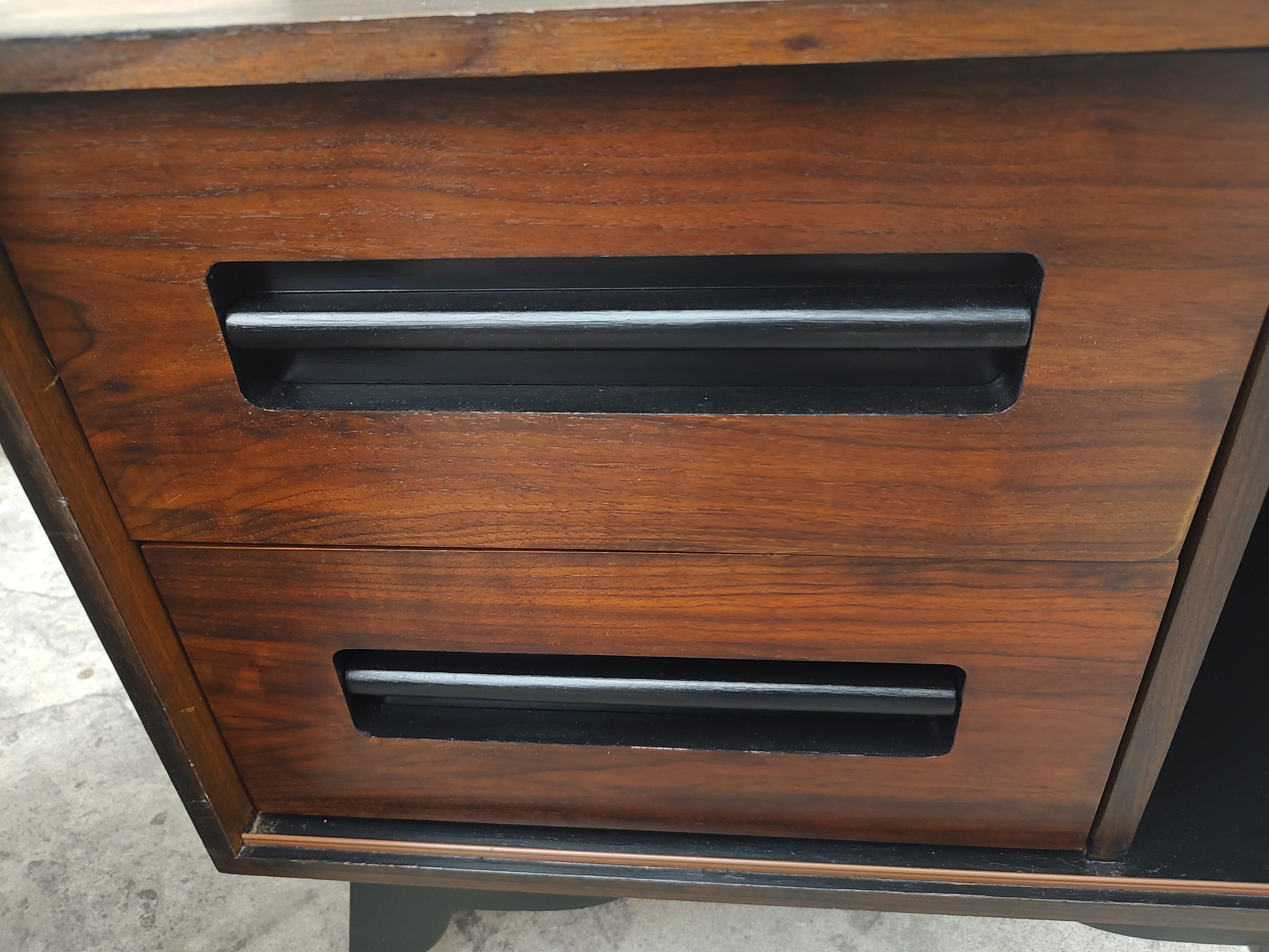 Pair of Mid-Century Modern Danish Rosewood & Black Lacquer Nightstands C1970 For Sale 3