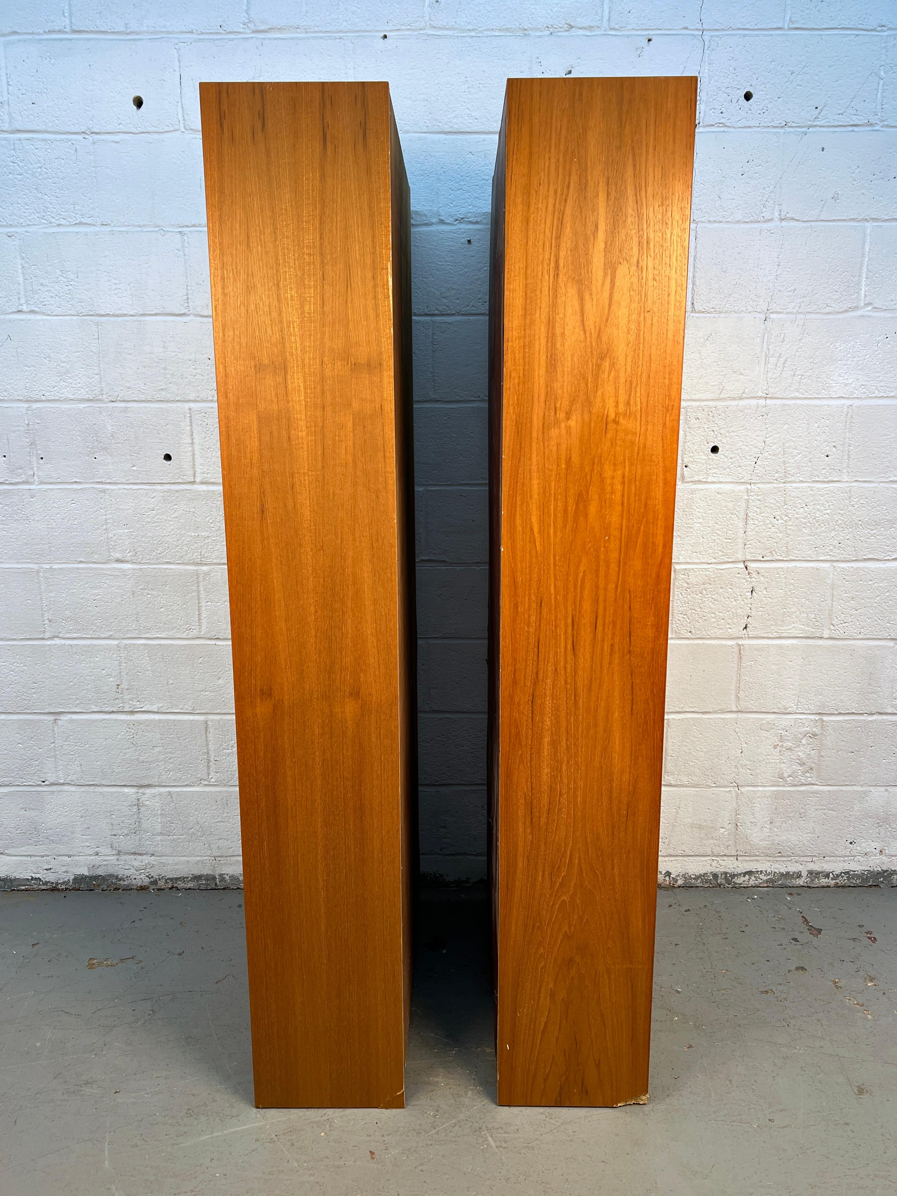 Paire de bibliothèques danoises en teck modernes du milieu du siècle dernier en vente 4