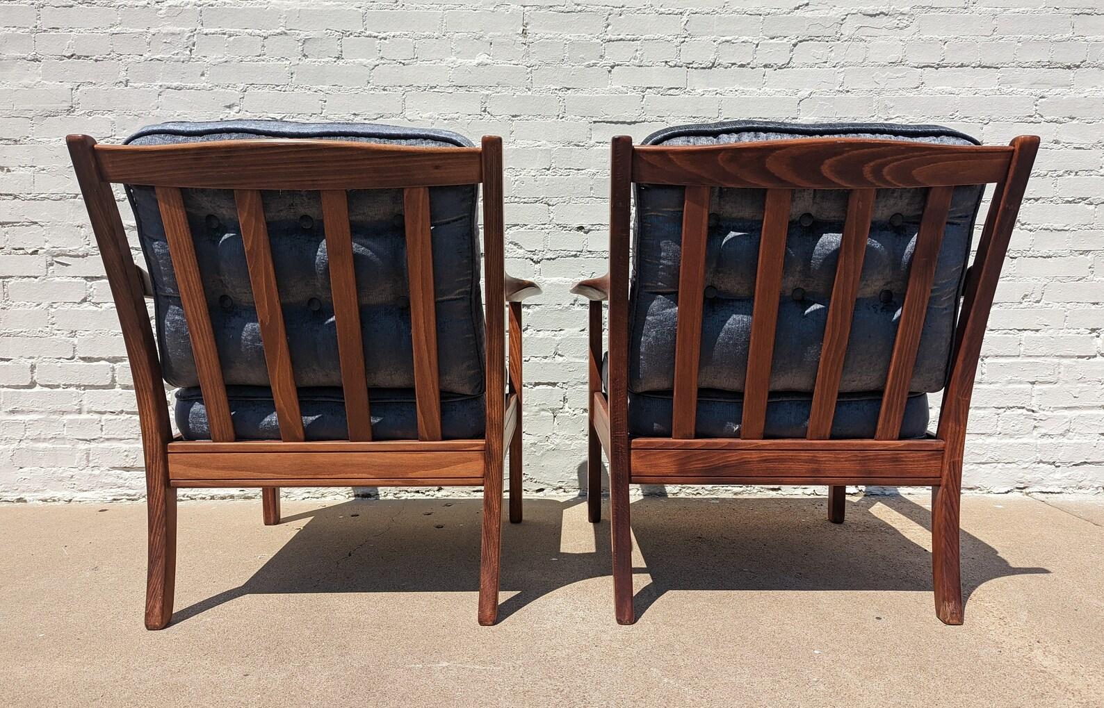 Pair of Mid Century Modern Danish Teak Side Chairs In Good Condition For Sale In Tulsa, OK