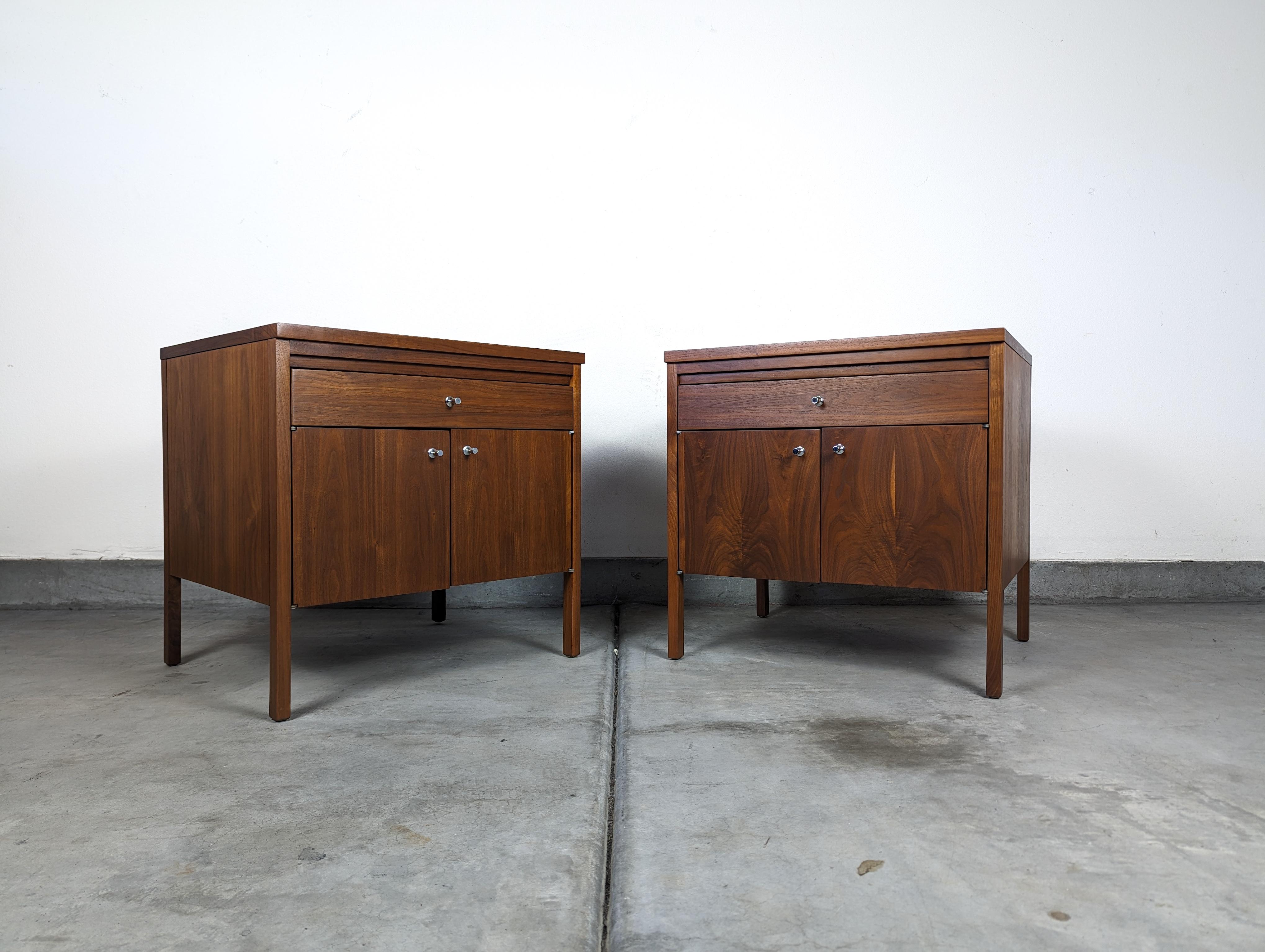 Pair of Mid Century Modern Delineator Nightstands by Paul McCobb for Lane, c1960 In Excellent Condition For Sale In Chino Hills, CA