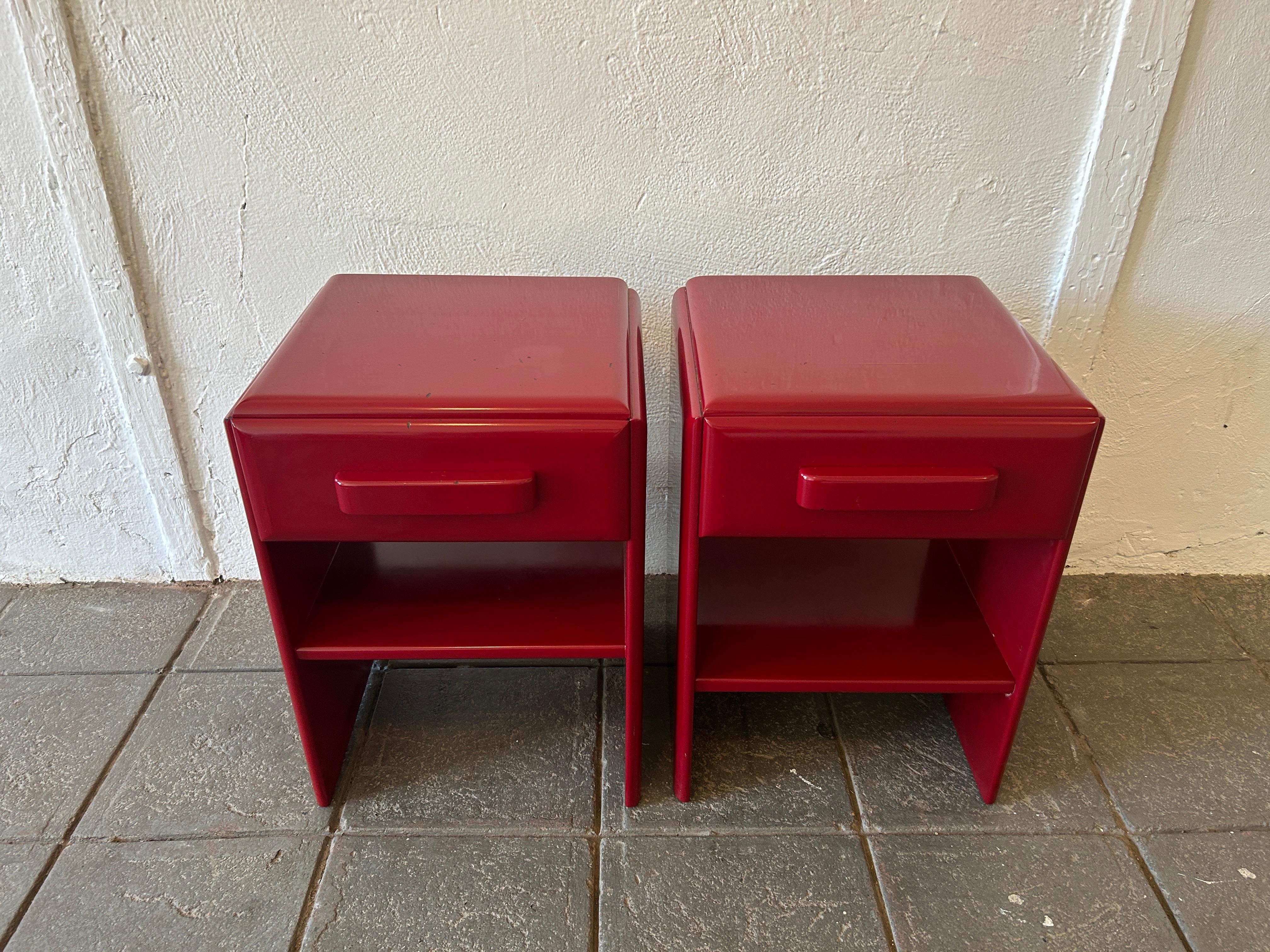 American Pair of Mid-Century Modern Design Russel Wright Red Lacquer Nightstands For Sale