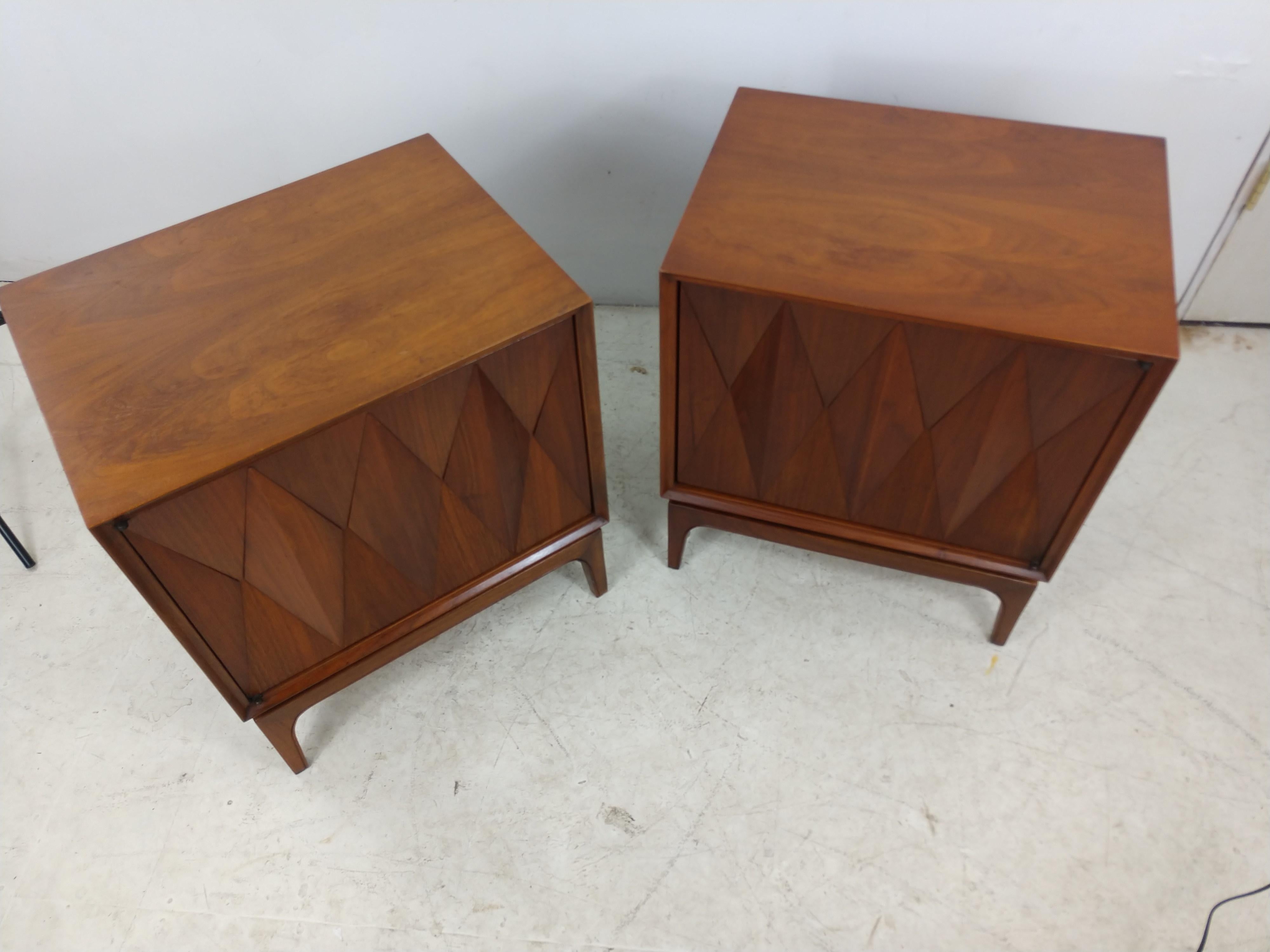 Pair of Mid-Century Modern Diamond Faced Walnut Night Tables by Albert Parvin In Good Condition In Port Jervis, NY