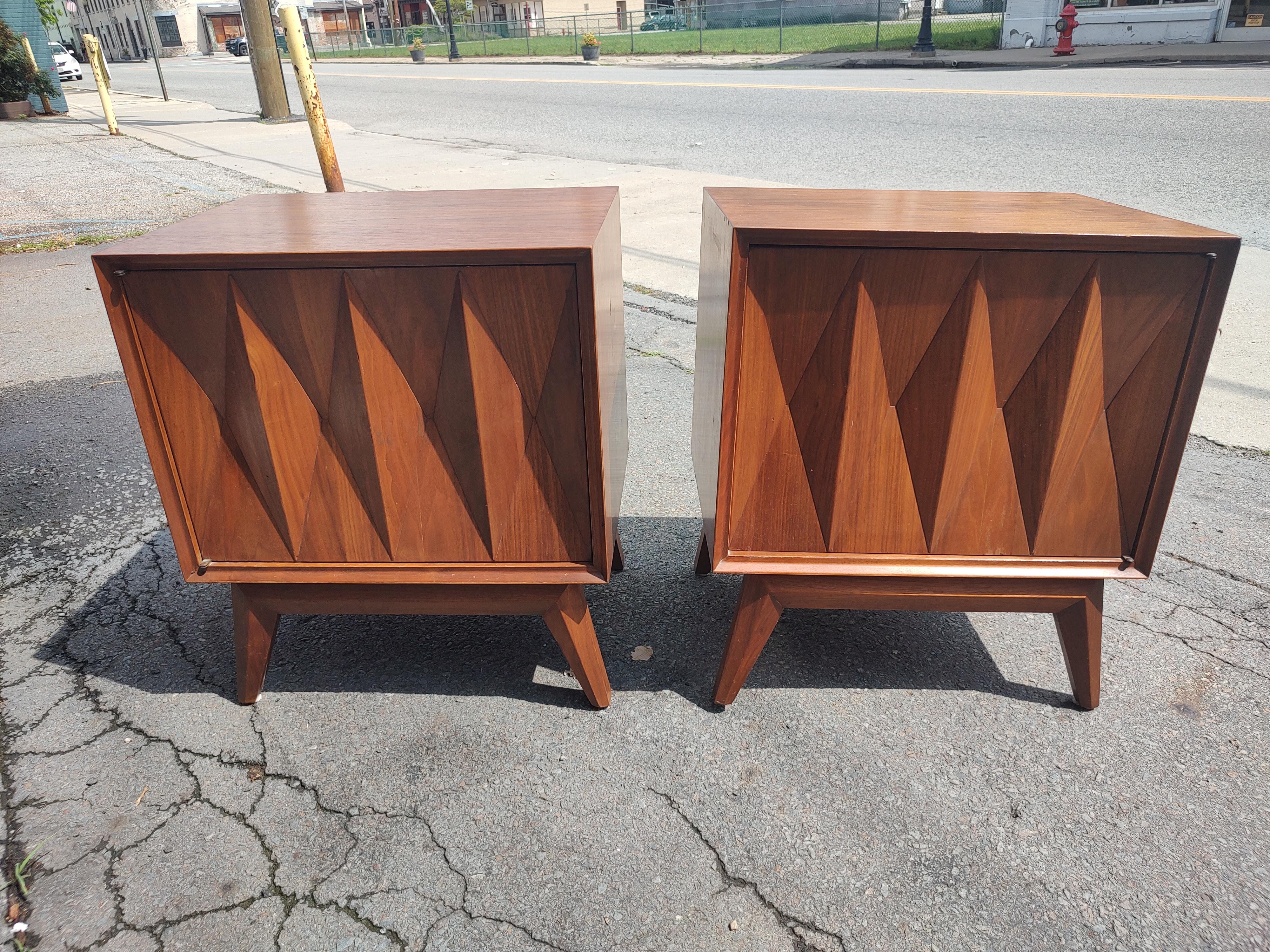 Pair of Mid Century Modern Diamond Front Walnut Night Tables by Albert Parvin For Sale 5