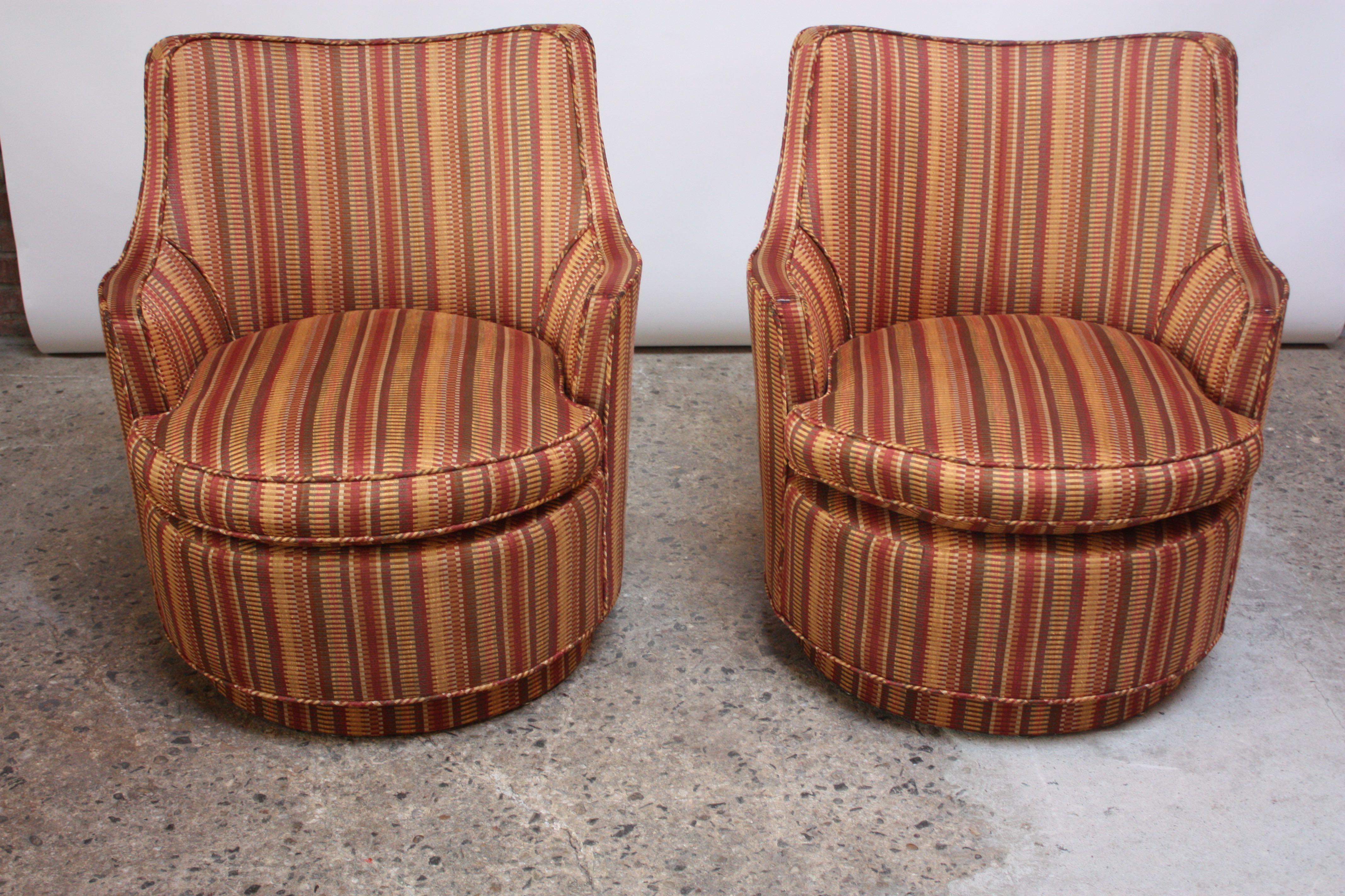 Pair of Mid-Century Modern Diminutive Swivel Chairs In Good Condition In Brooklyn, NY