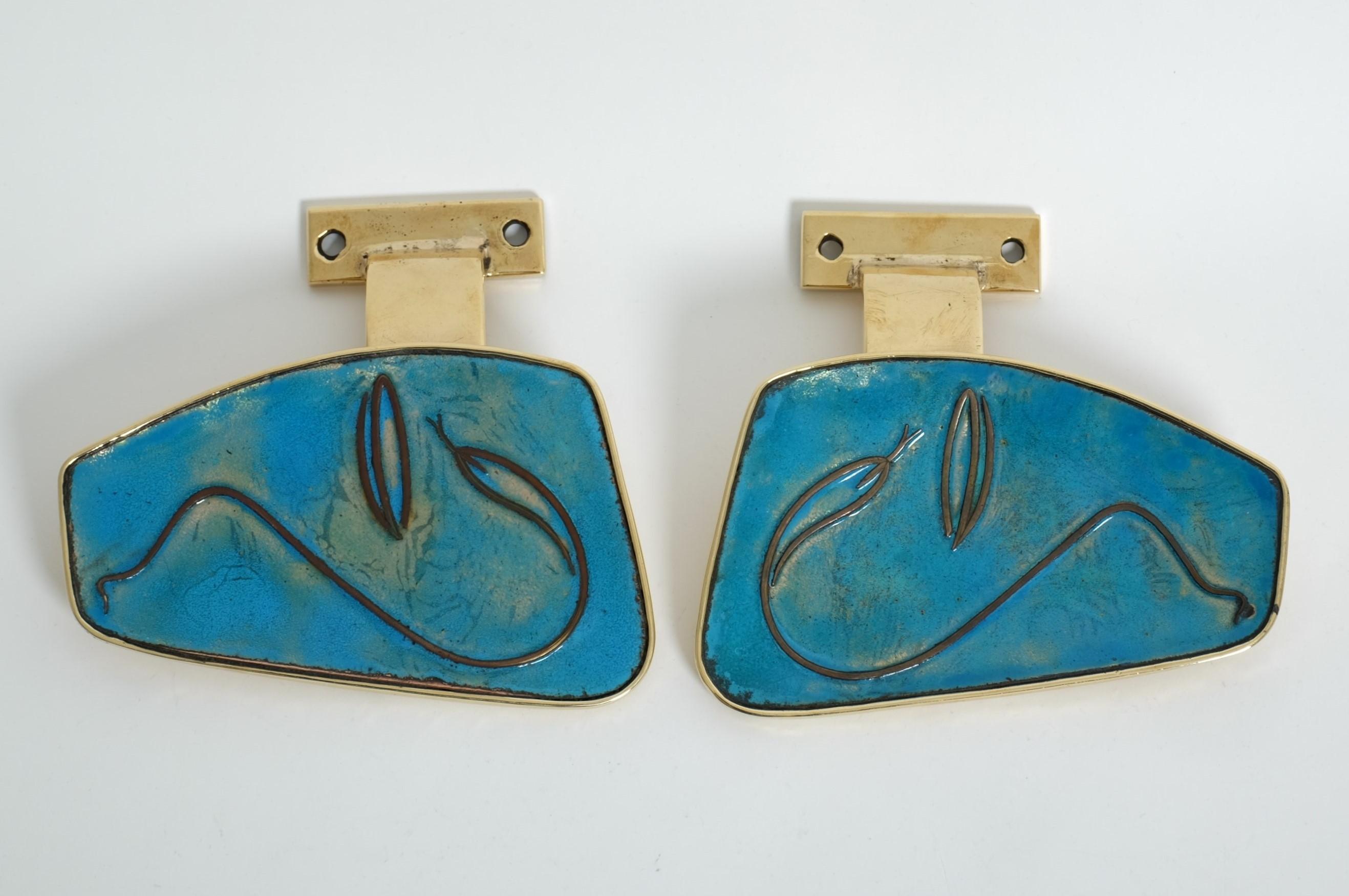 Mid-Century moderno Eccezionale coppia di maniglie per porte in ottone smaltato della metà del secolo scorso Farmacia Snake in vendita