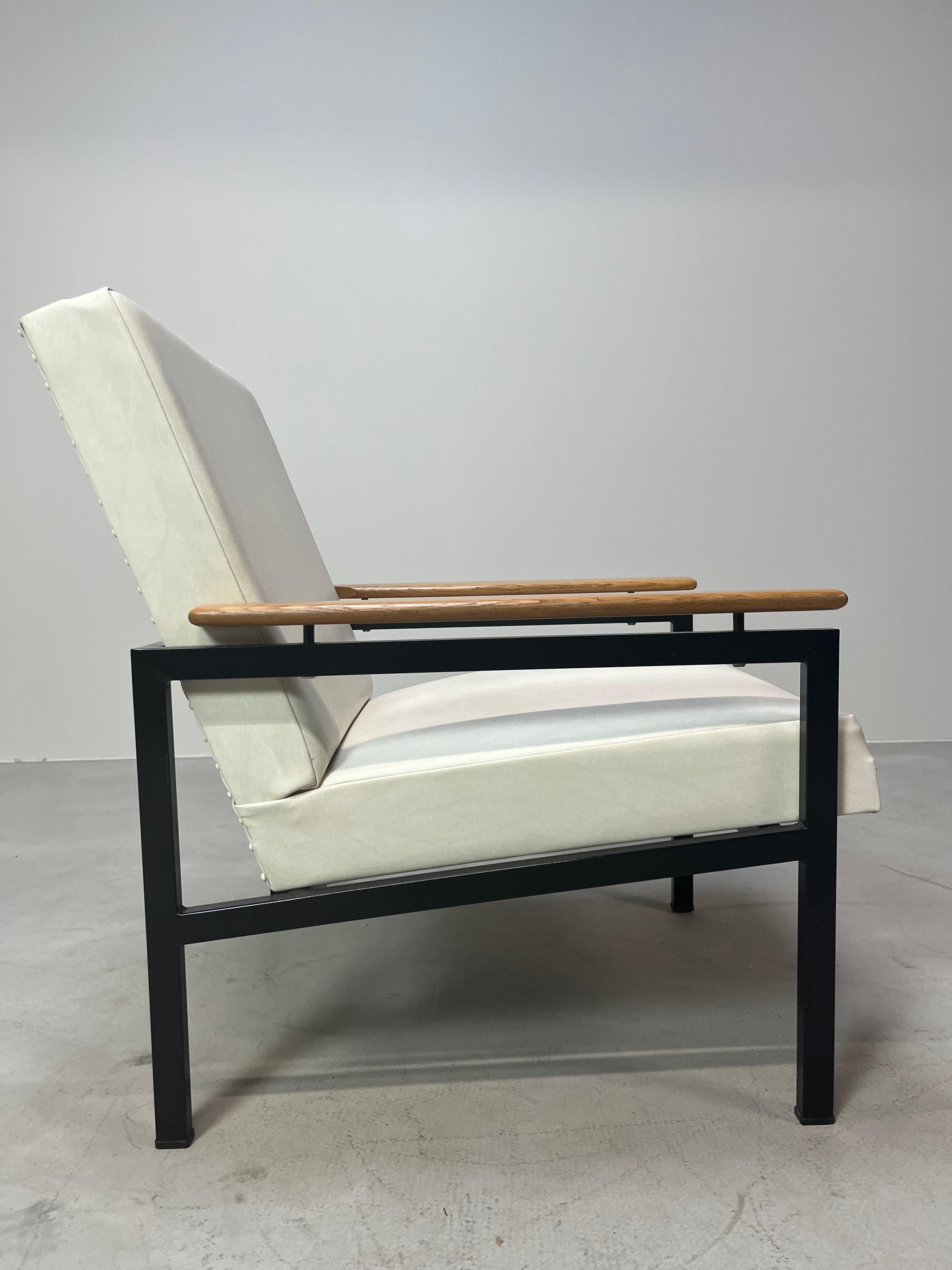 Coppia di  Poltrone moderne di metà secolo, anni '60 in vendita 6
