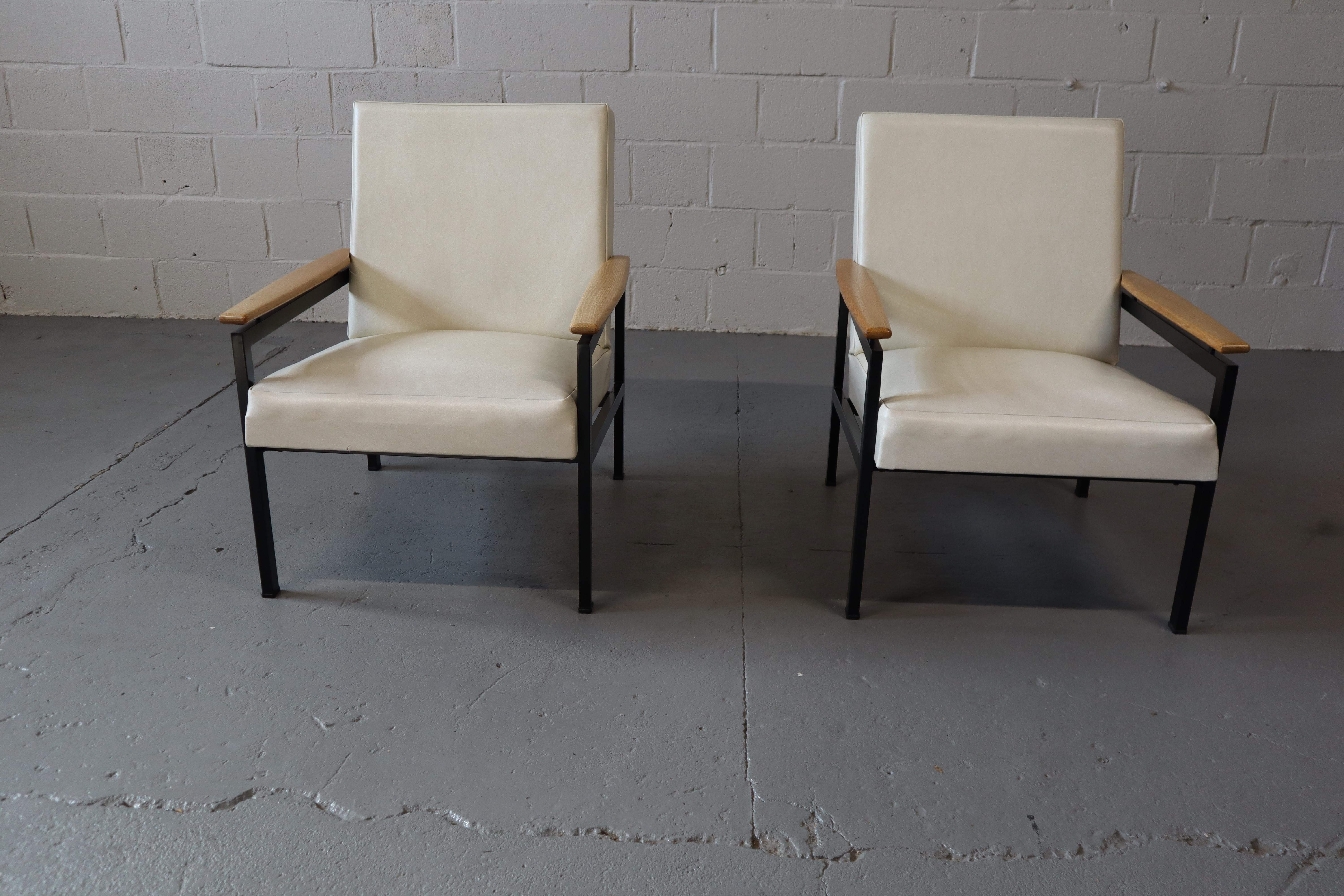 Mid-Century Modern Pair of  Mid century modern easy armchairs, 1960's For Sale