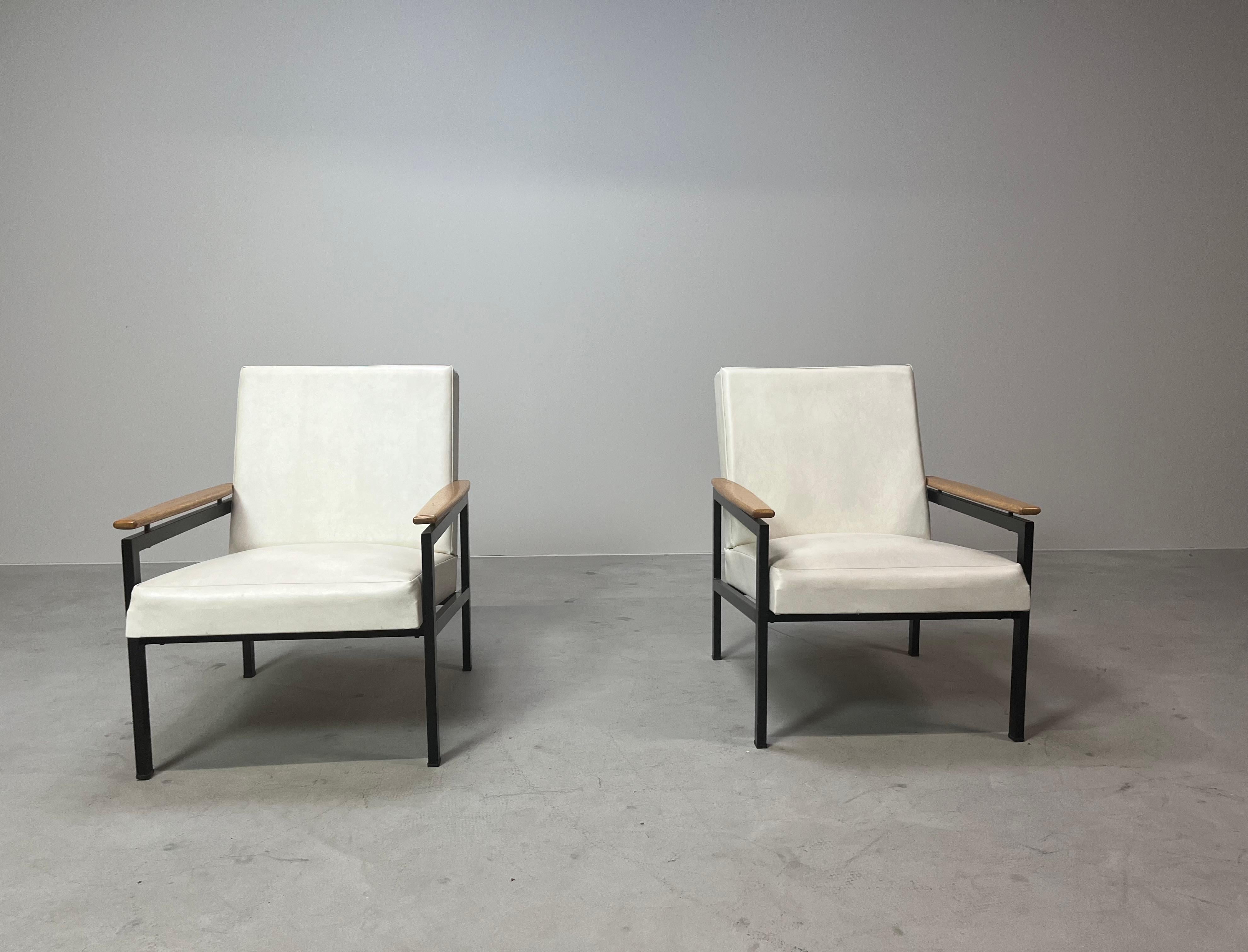 Olandese Coppia di  Poltrone moderne di metà secolo, anni '60 in vendita