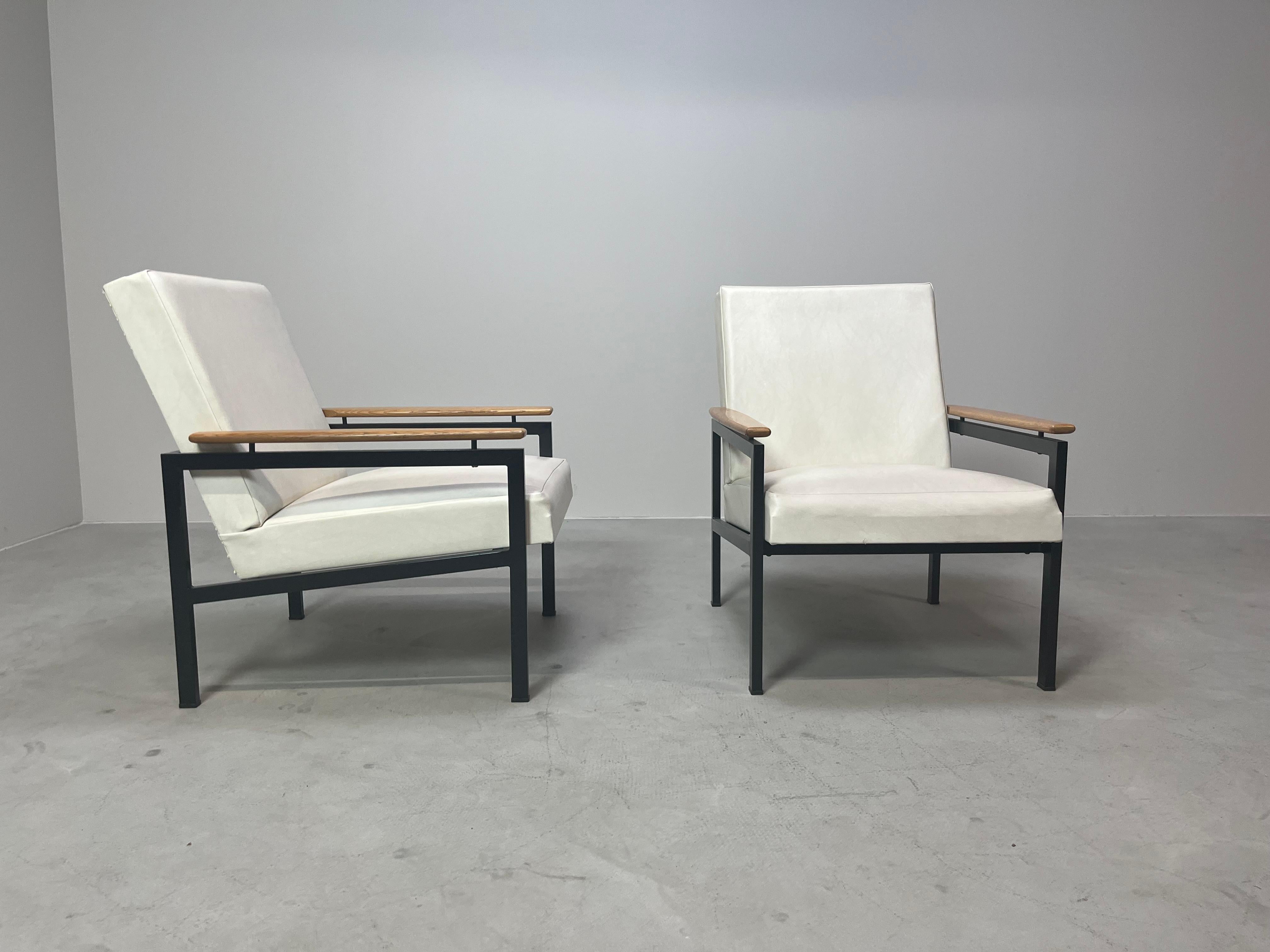 XX secolo Coppia di  Poltrone moderne di metà secolo, anni '60 in vendita