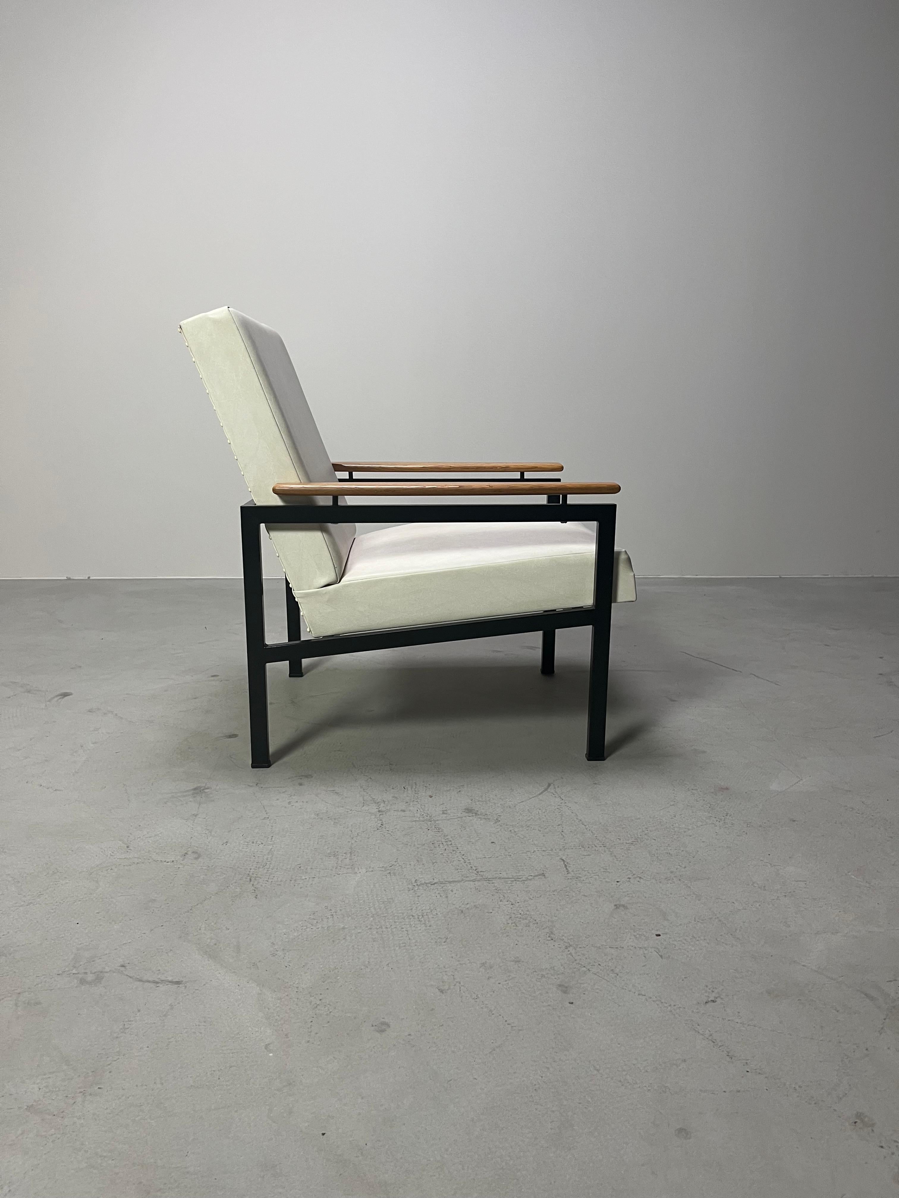 Coppia di  Poltrone moderne di metà secolo, anni '60 in vendita 2