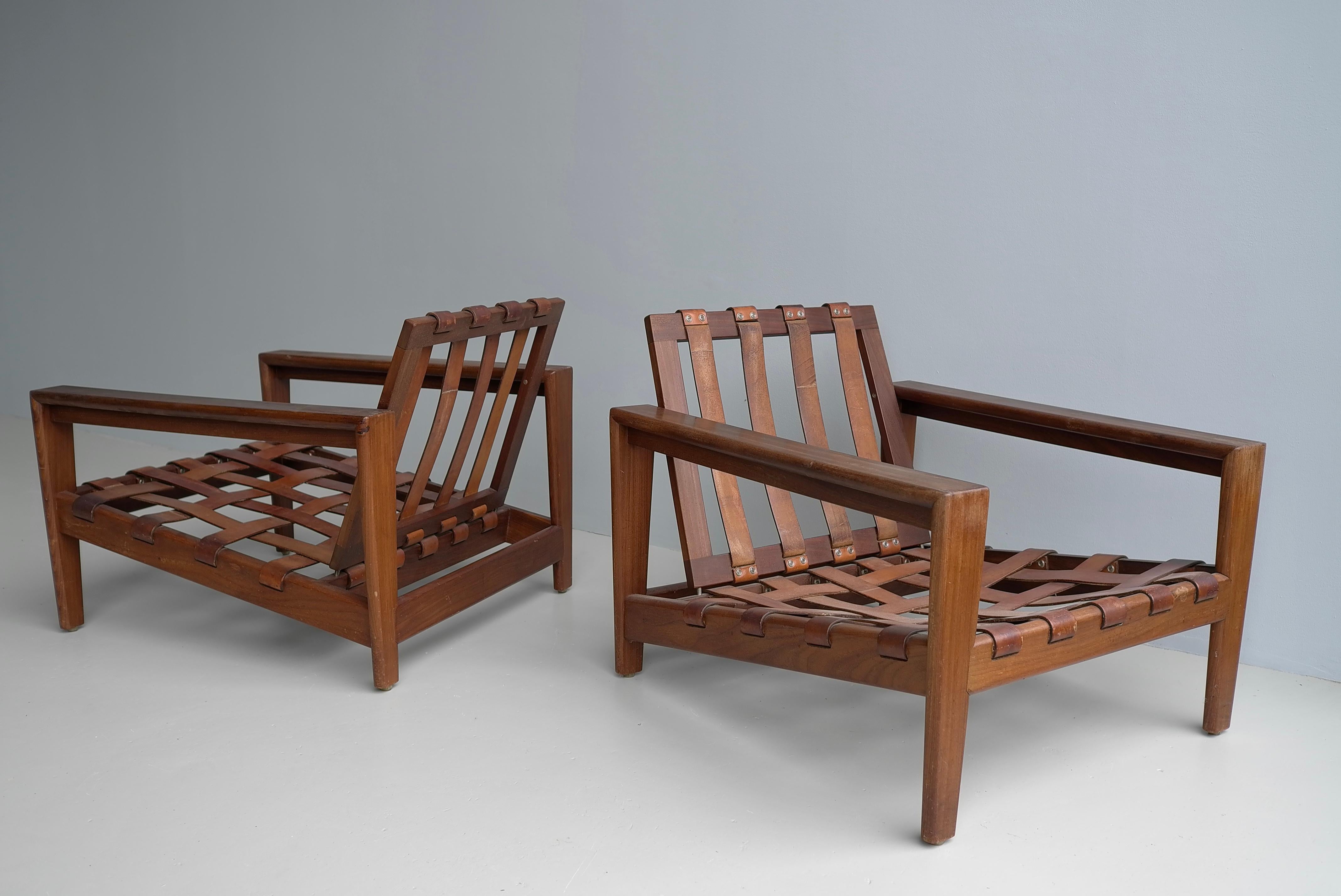 Brutalist Pair of Mid-Century Modern Easy Chairs in Teak with Cognac Leather Strap For Sale