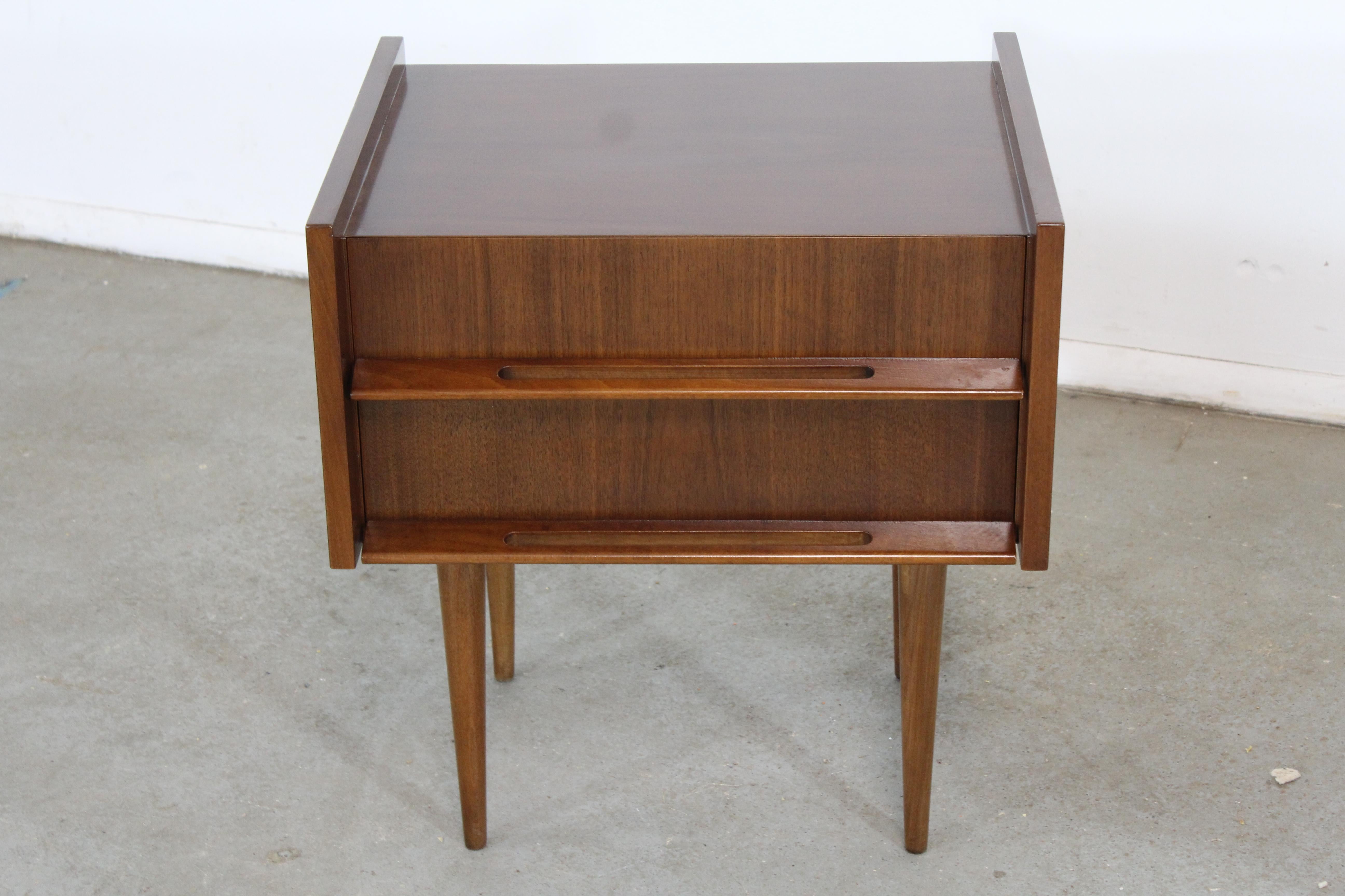 Pair of Mid-Century Modern Edmond J. Spence Sculpted Walnut Nightstands For Sale 1