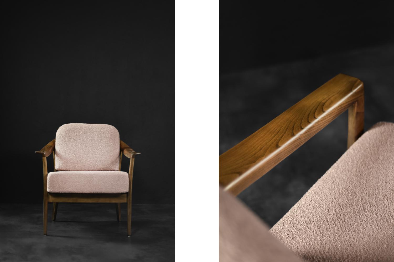 Coppia di poltrone eleganti in legno di ciliegio e tessuto rosa sporco della modernità di metà secolo in vendita 3