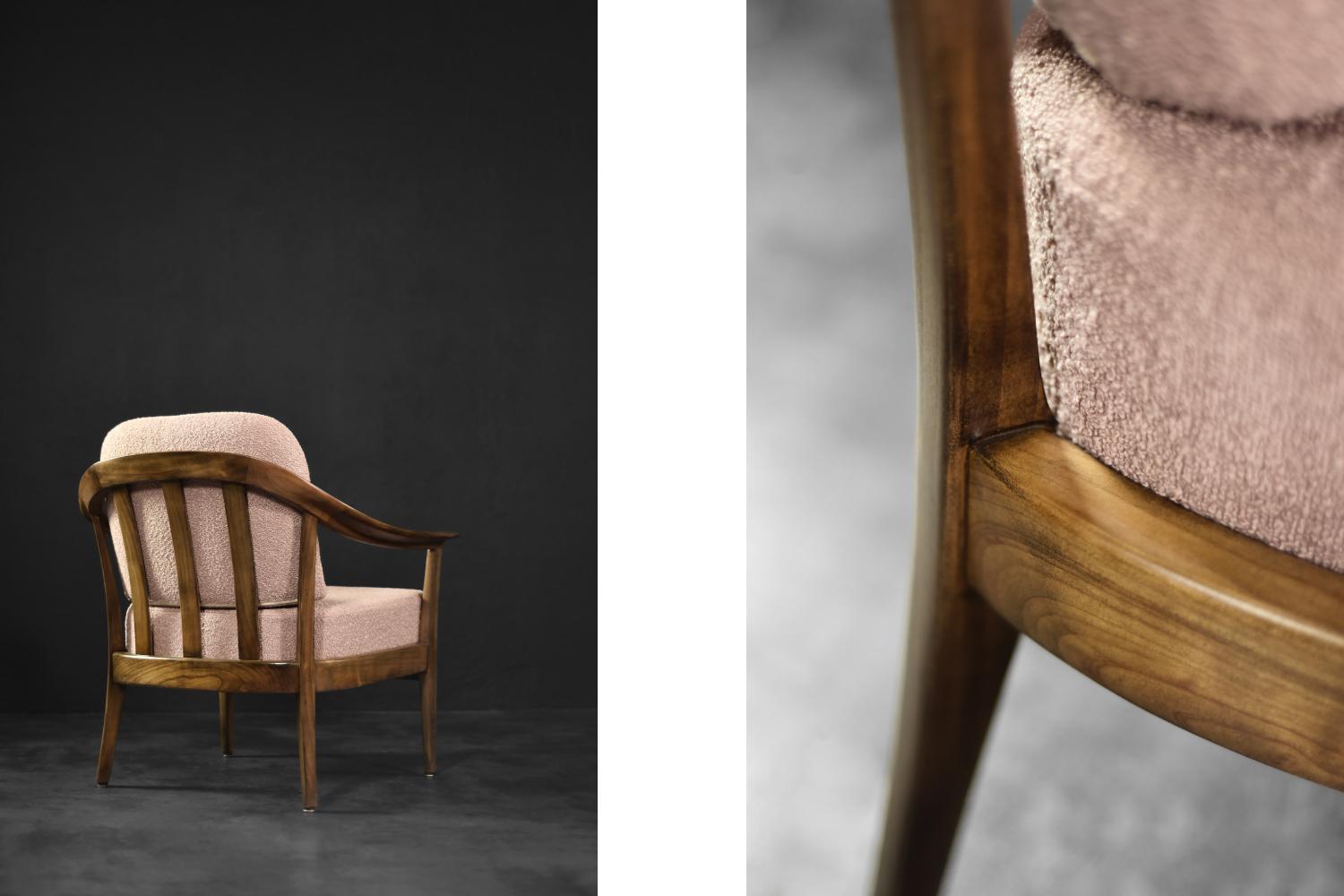 Coppia di poltrone eleganti in legno di ciliegio e tessuto rosa sporco della modernità di metà secolo in vendita 9