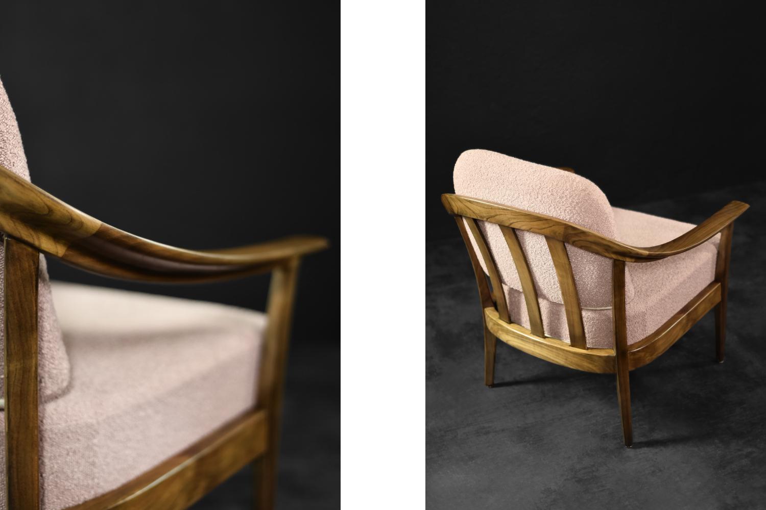 Coppia di poltrone eleganti in legno di ciliegio e tessuto rosa sporco della modernità di metà secolo in vendita 2