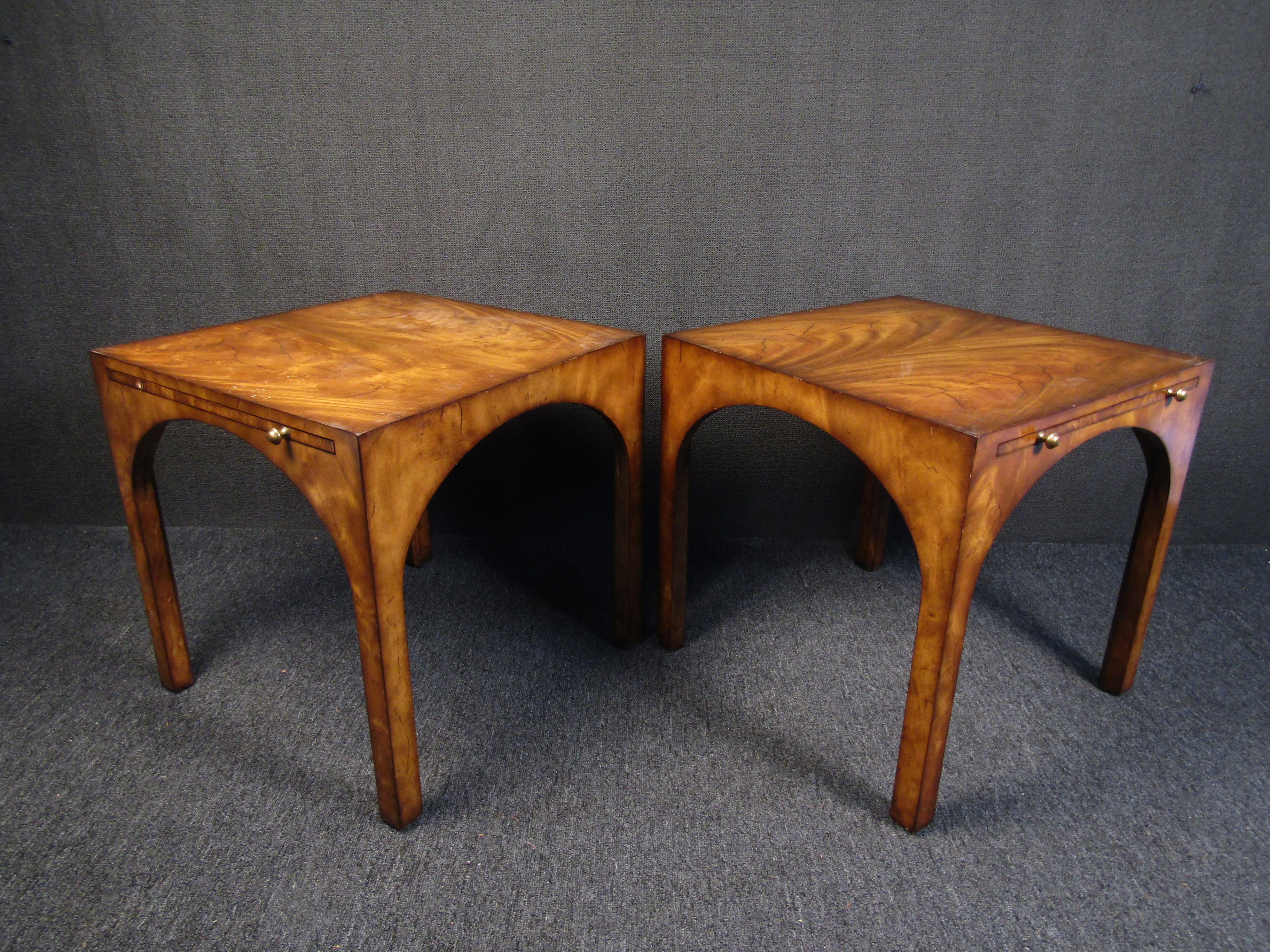 Paire de tables d'appoint mi-siècle modernes par Baker Furniture Co. Bon état - En vente à Brooklyn, NY