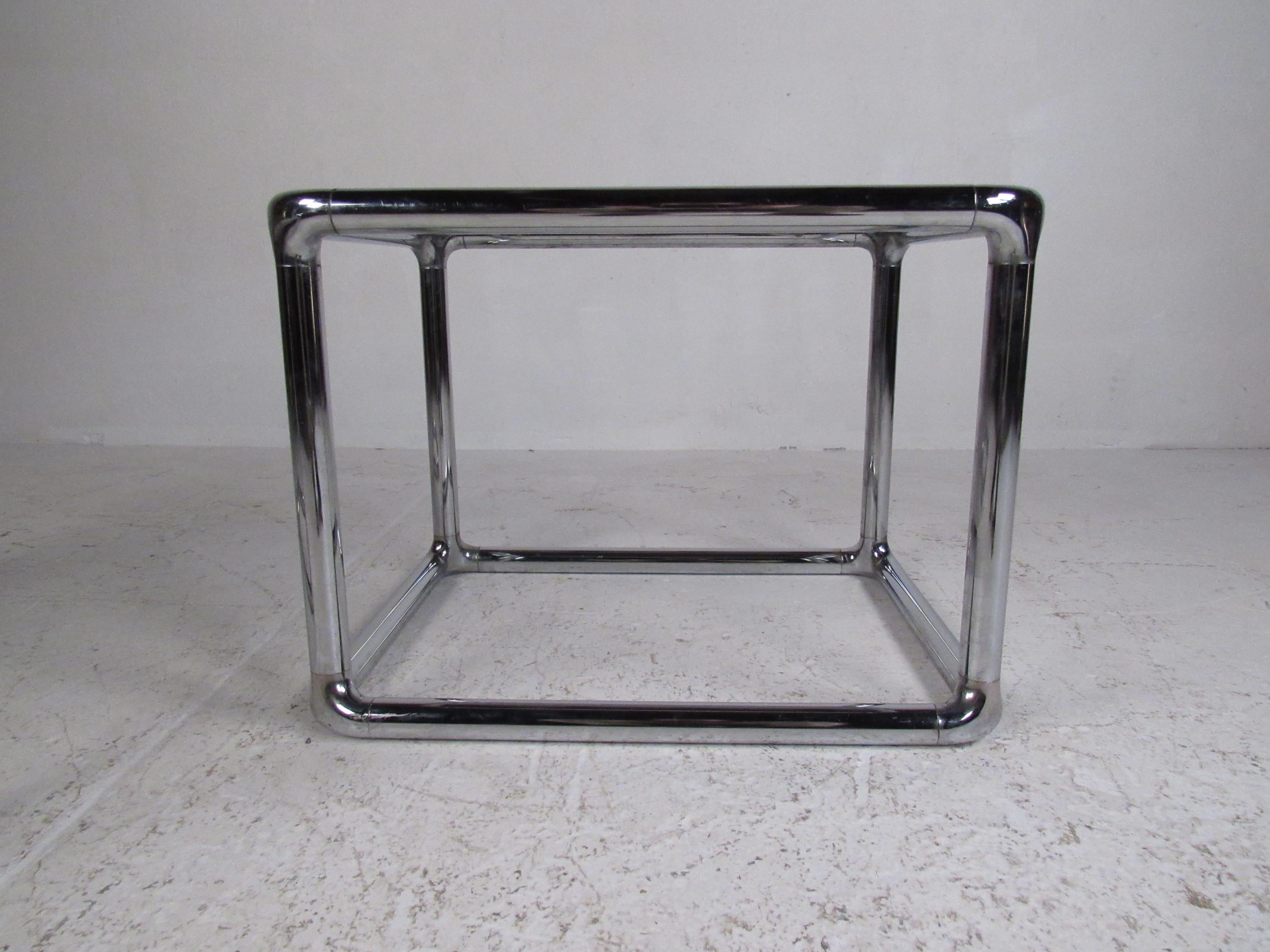 Pair of Mid-Century Modern End Tables For Sale 7