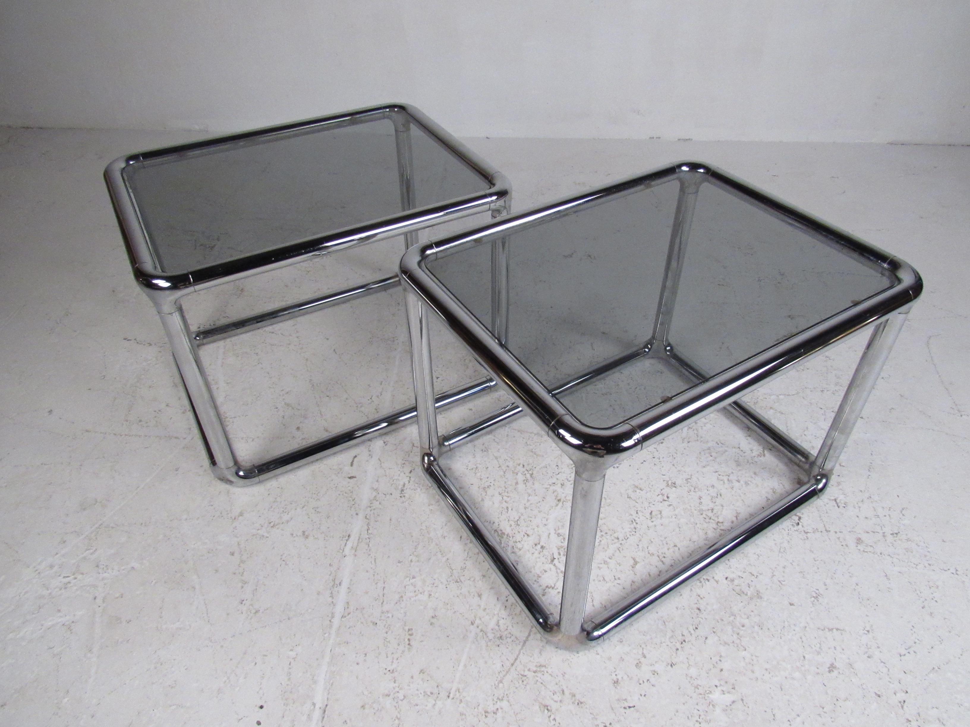Unknown Pair of Mid-Century Modern End Tables For Sale