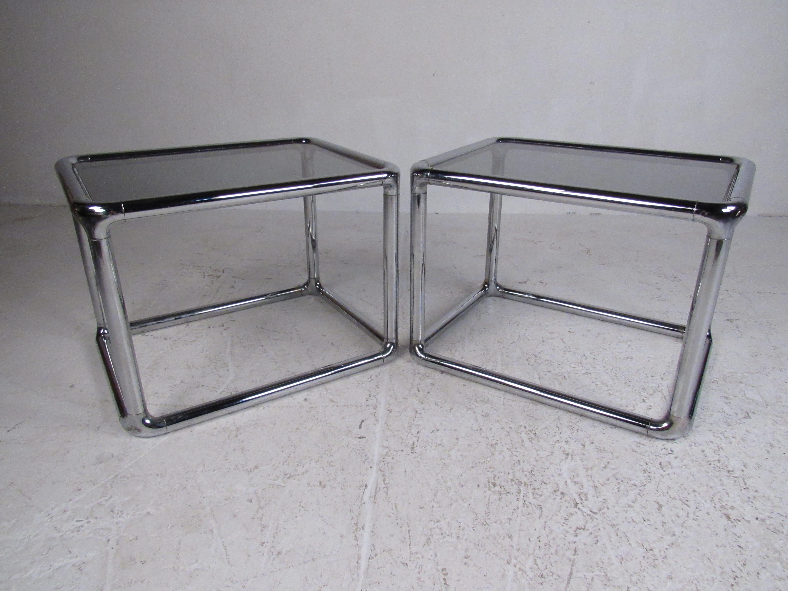 Pair of Mid-Century Modern End Tables In Good Condition For Sale In Brooklyn, NY