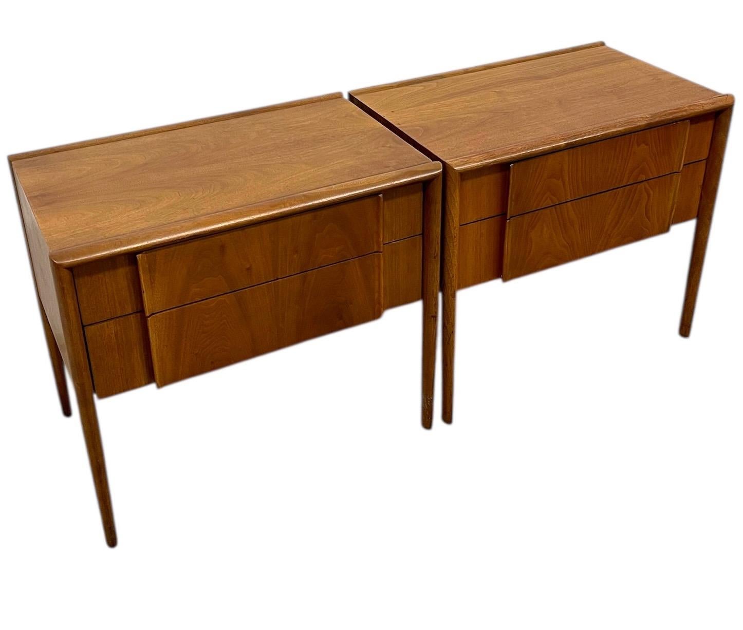 Pair of Mid-Century Modern End Tables from Drexel Parallel Collection In Good Condition For Sale In Seattle, WA