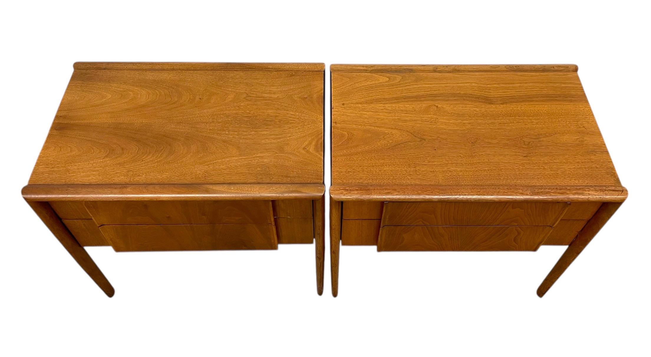 Late 20th Century Pair of Mid-Century Modern End Tables from Drexel Parallel Collection For Sale