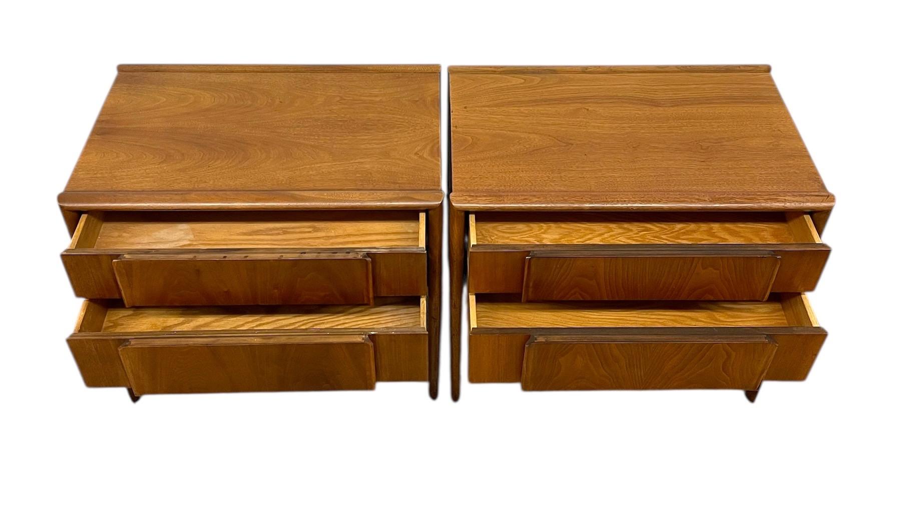 Pair of Mid-Century Modern End Tables from Drexel Parallel Collection For Sale 3