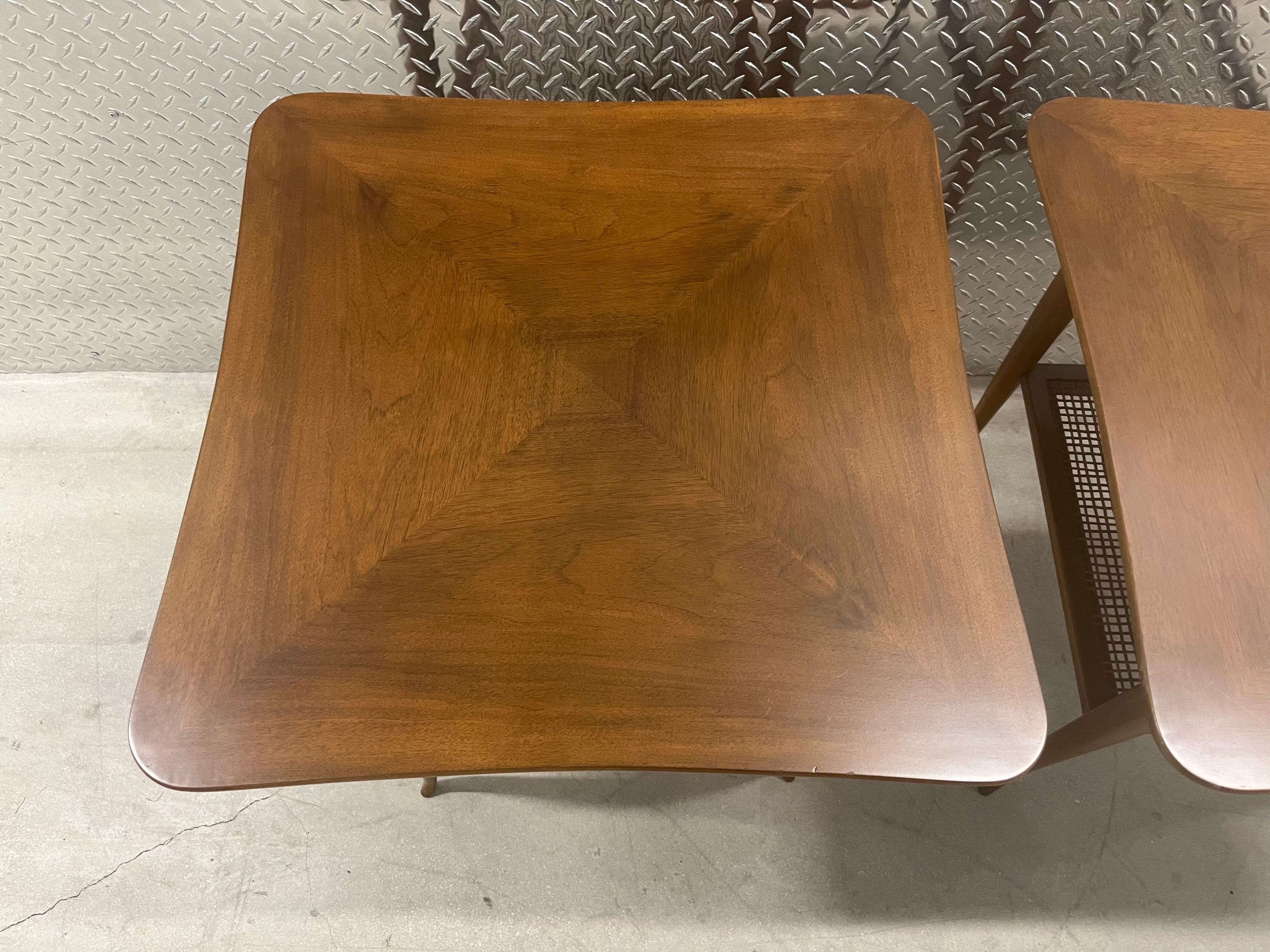 Paire de tables d'appoint en noyer de style The Moderns, années 1950, Gibbings en vente 4