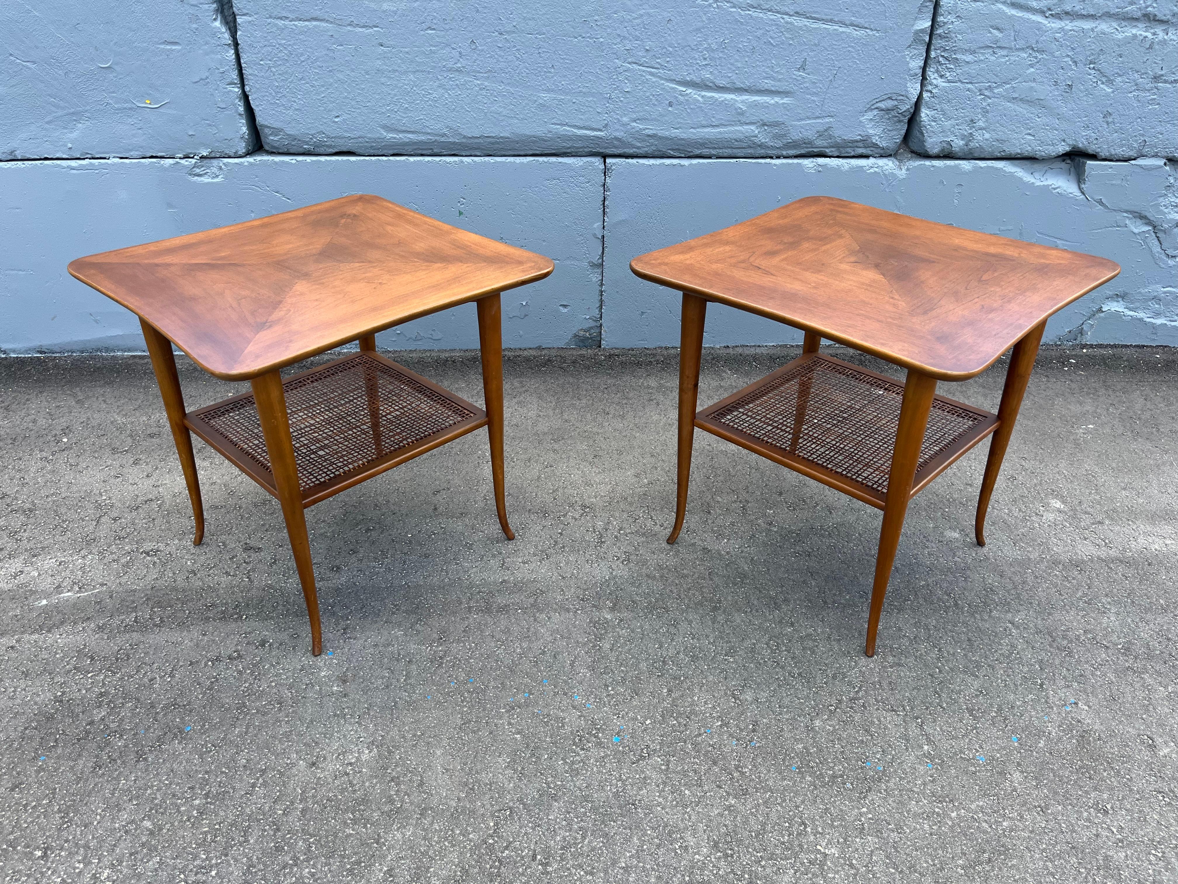 Coppia di tavolini da salotto moderni del Mid Century, noce, anni '50, Gibbings in vendita 4