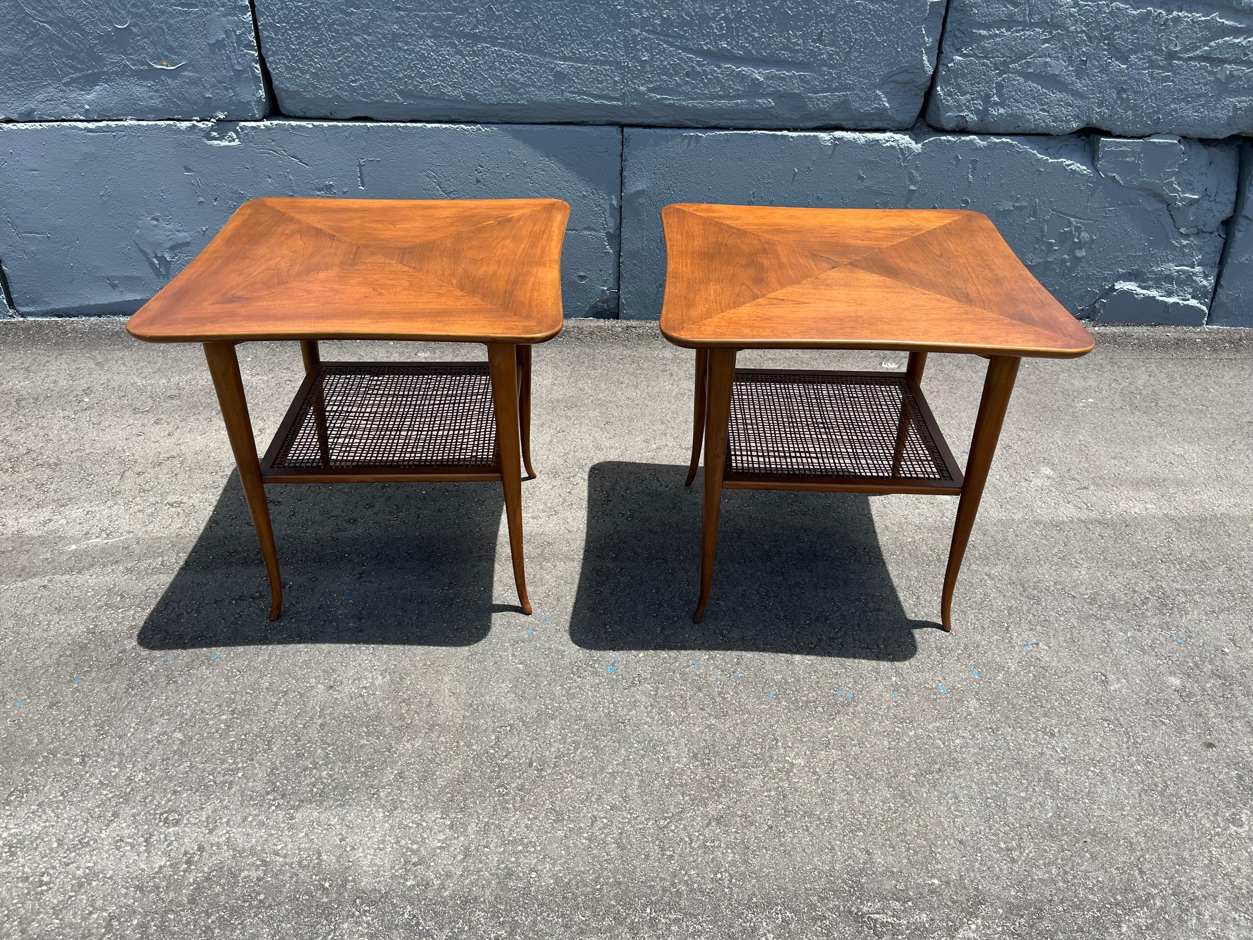 Coppia di tavolini da salotto moderni del Mid Century, noce, anni '50, Gibbings in vendita 6