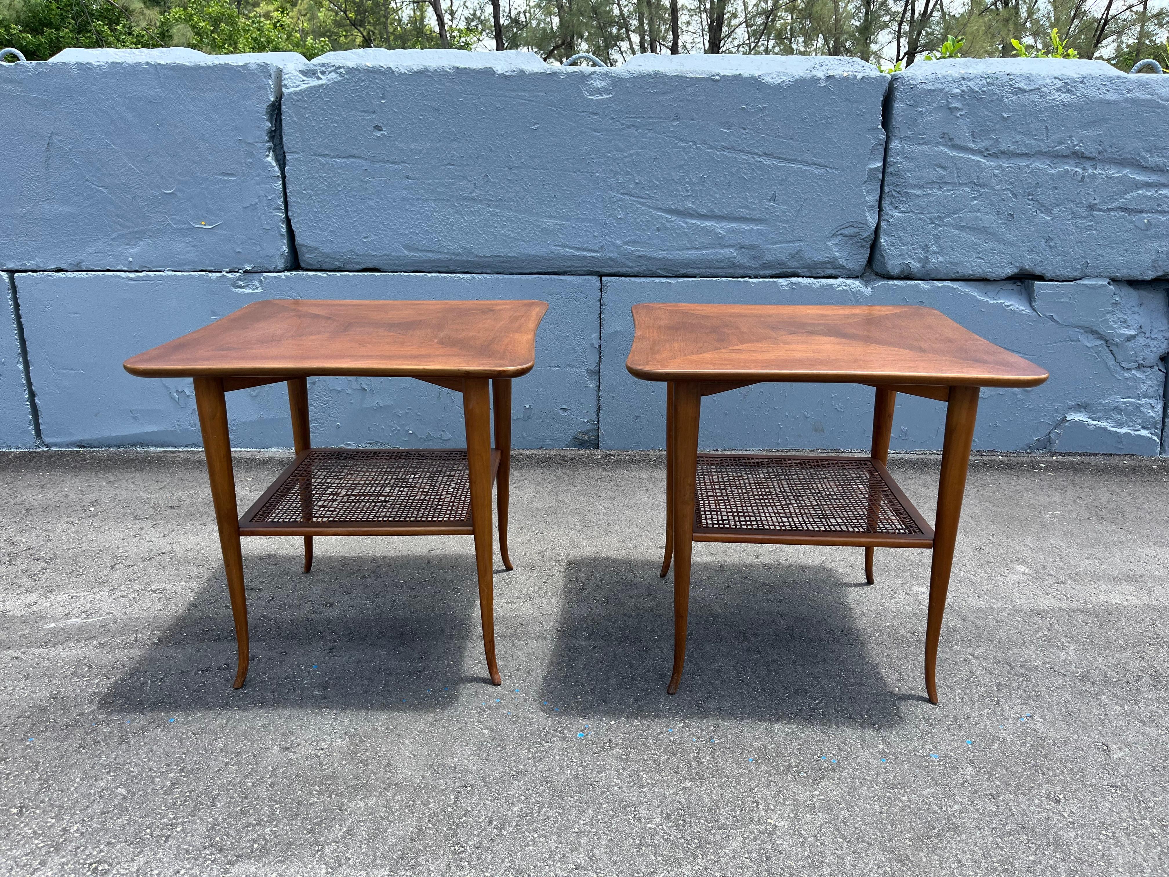Coppia di tavolini da salotto moderni del Mid Century, noce, anni '50, Gibbings in vendita 8