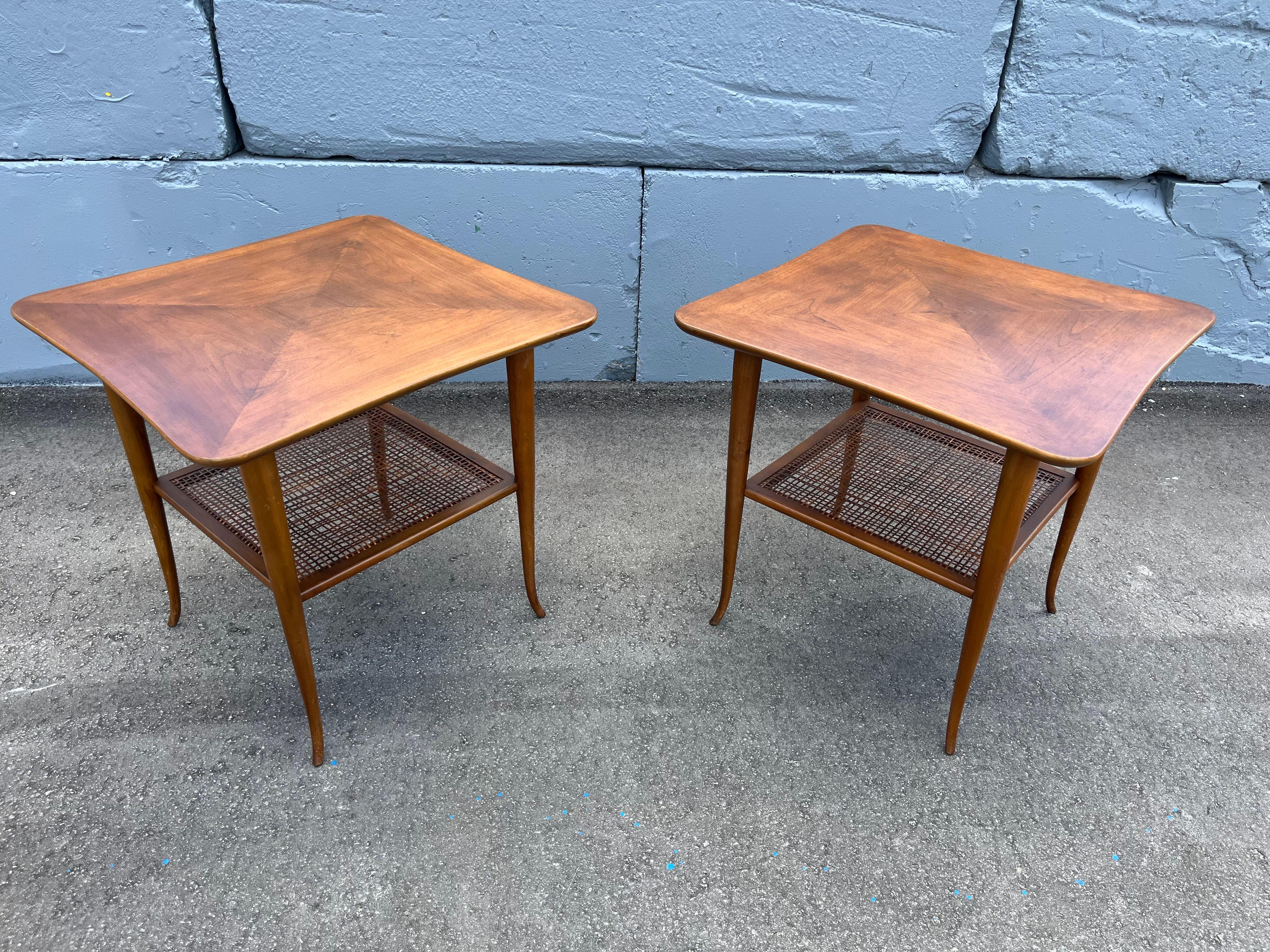 Coppia di tavolini da salotto moderni del Mid Century, noce, anni '50, Gibbings in vendita 9