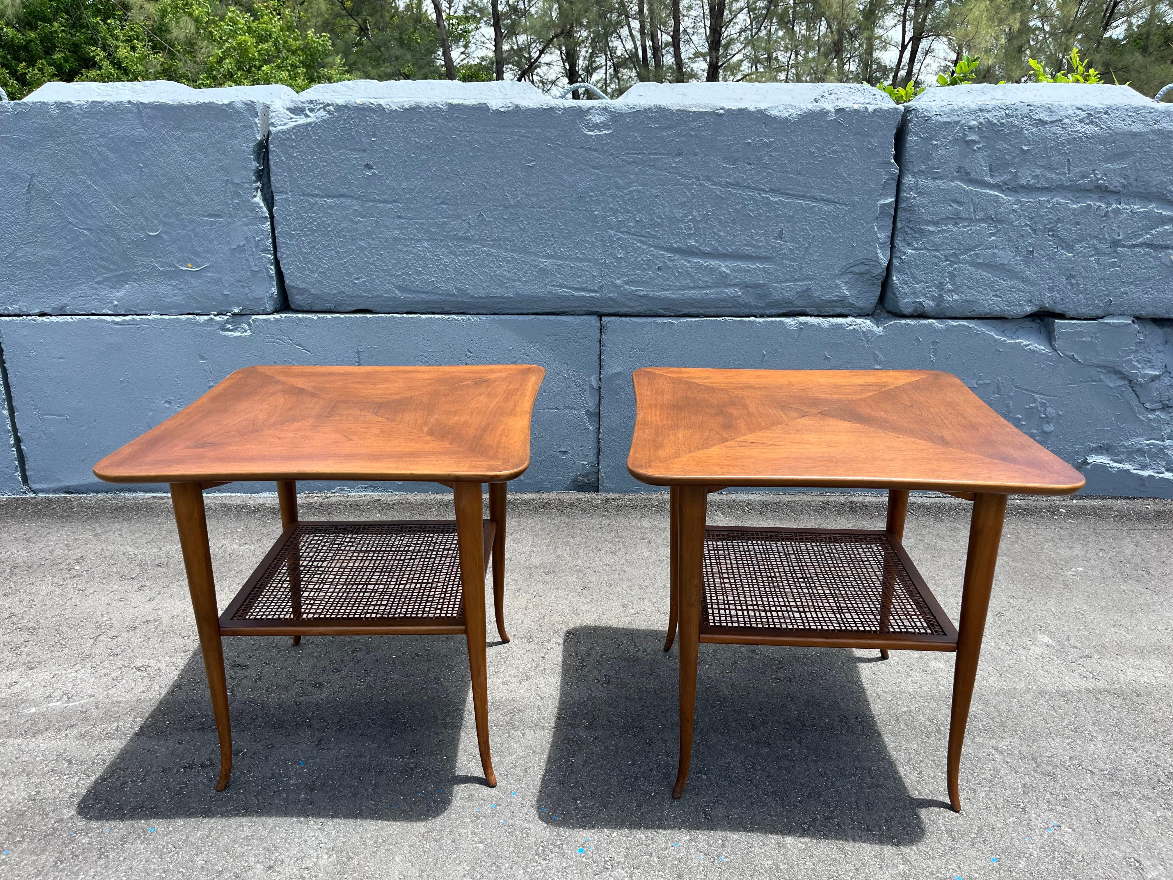 Mid-Century moderno Coppia di tavolini da salotto moderni del Mid Century, noce, anni '50, Gibbings in vendita